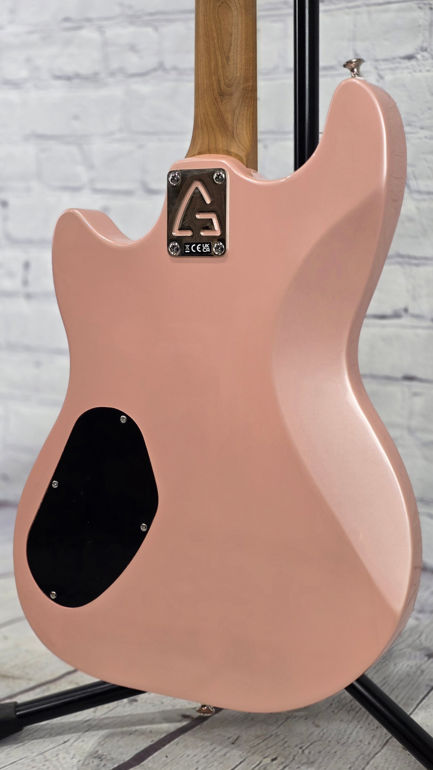 Guild Surfliner Deluxe 6 String Electric Guitar Rose Quartz Metallic