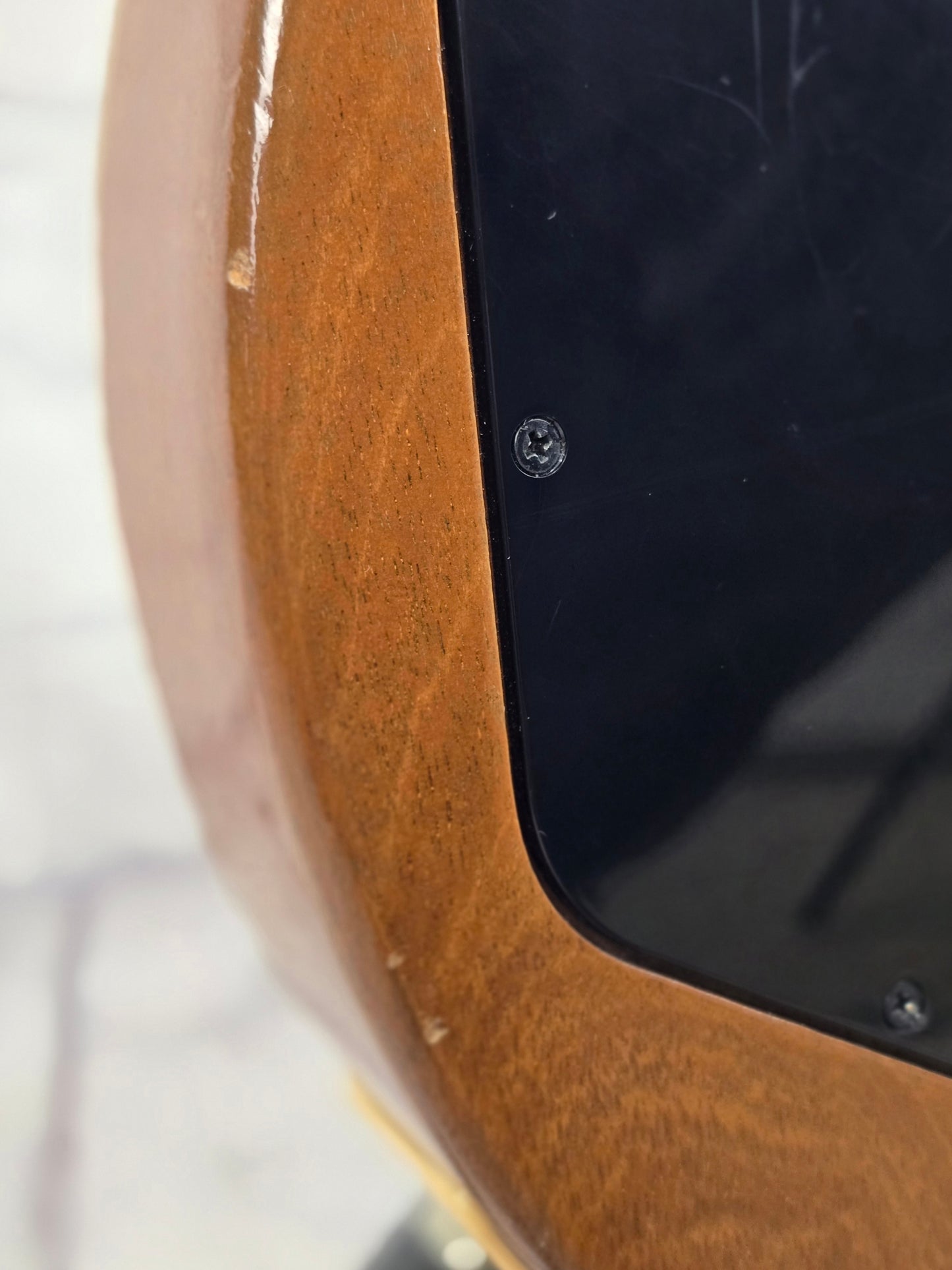 USED Gibson Les Paul Tribute 6 String Electric Guitar Tobacco Burst Satin