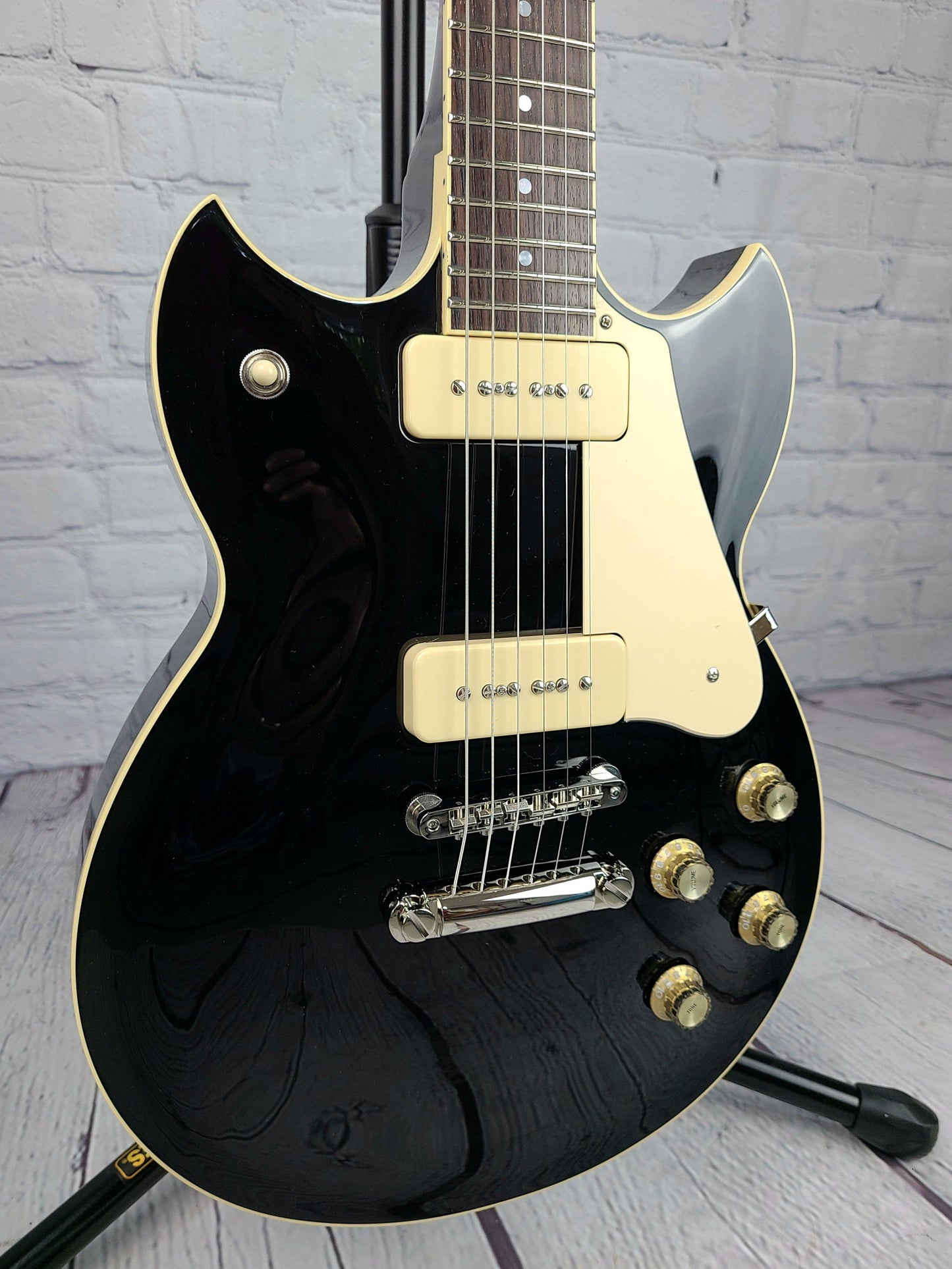 Yamaha SG1802 Electric Guitar Gloss Black P90 Made in Japan - Guitar Brando