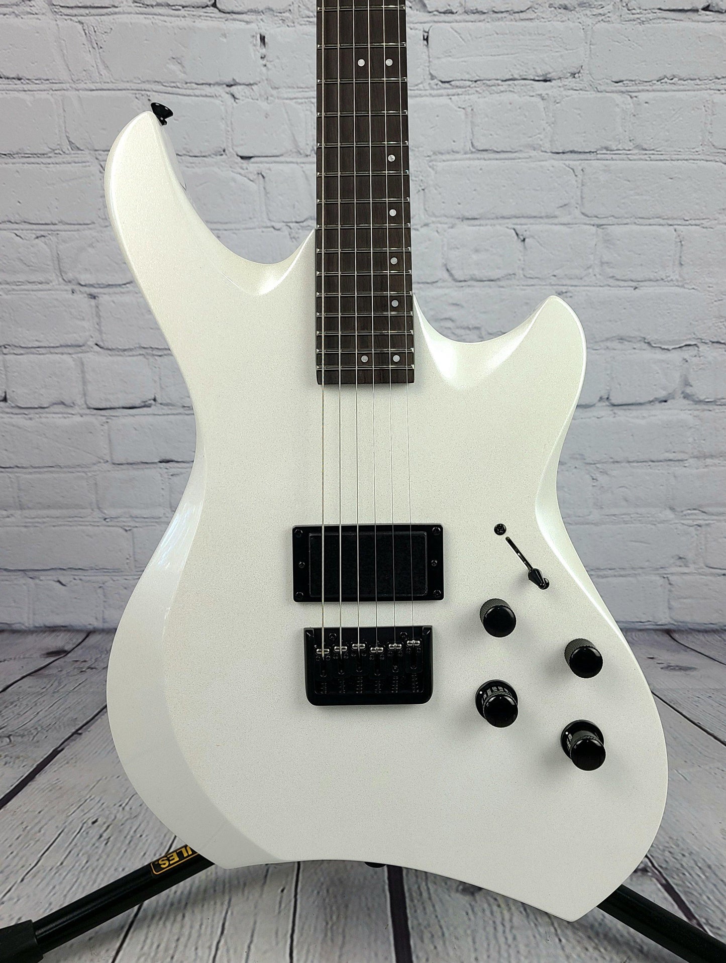 Line 6 Shuriken SR250 Variax Electric Guitar Satin White - Guitar Brando