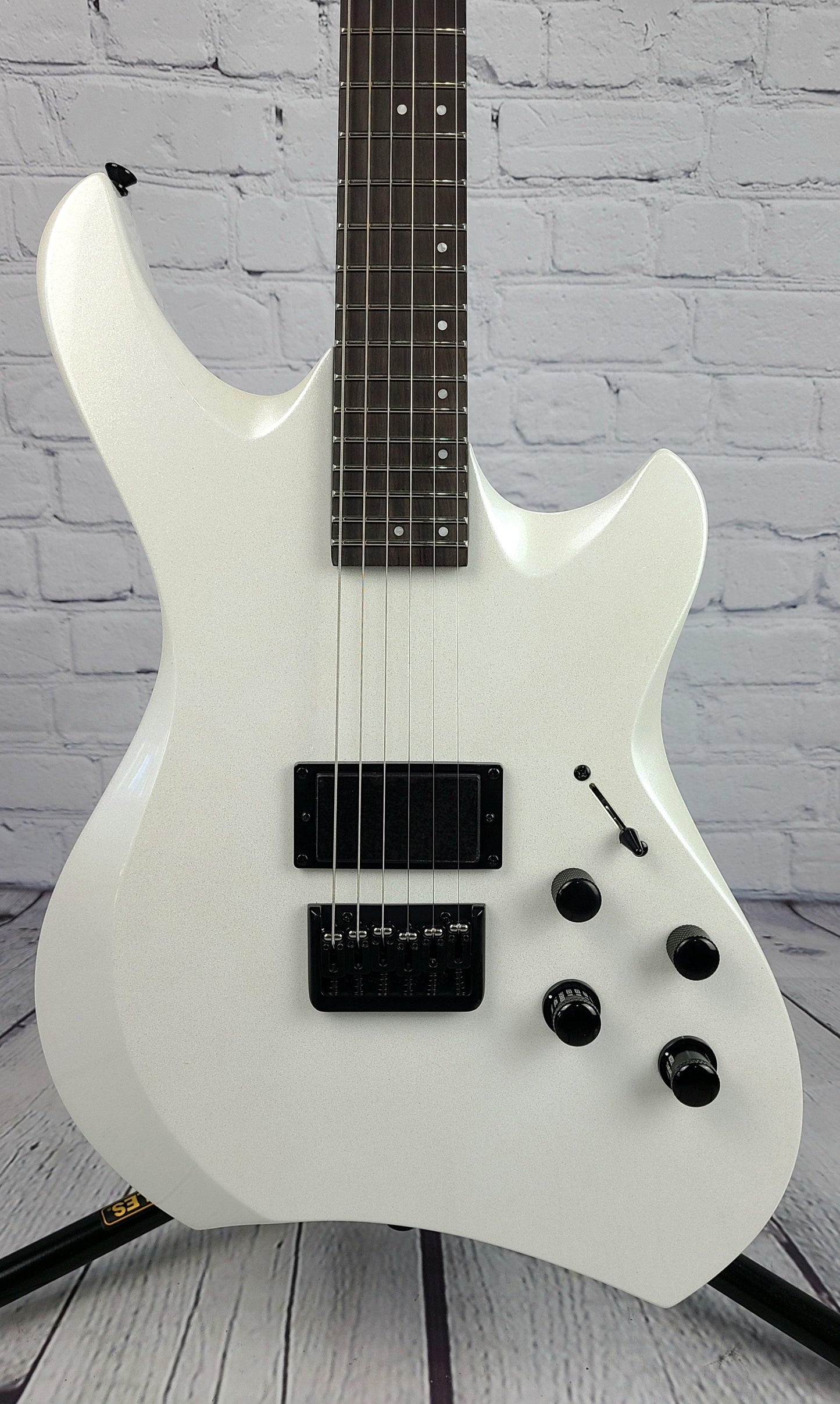 Line 6 Shuriken SR250 Variax Electric Guitar Satin White - Guitar Brando