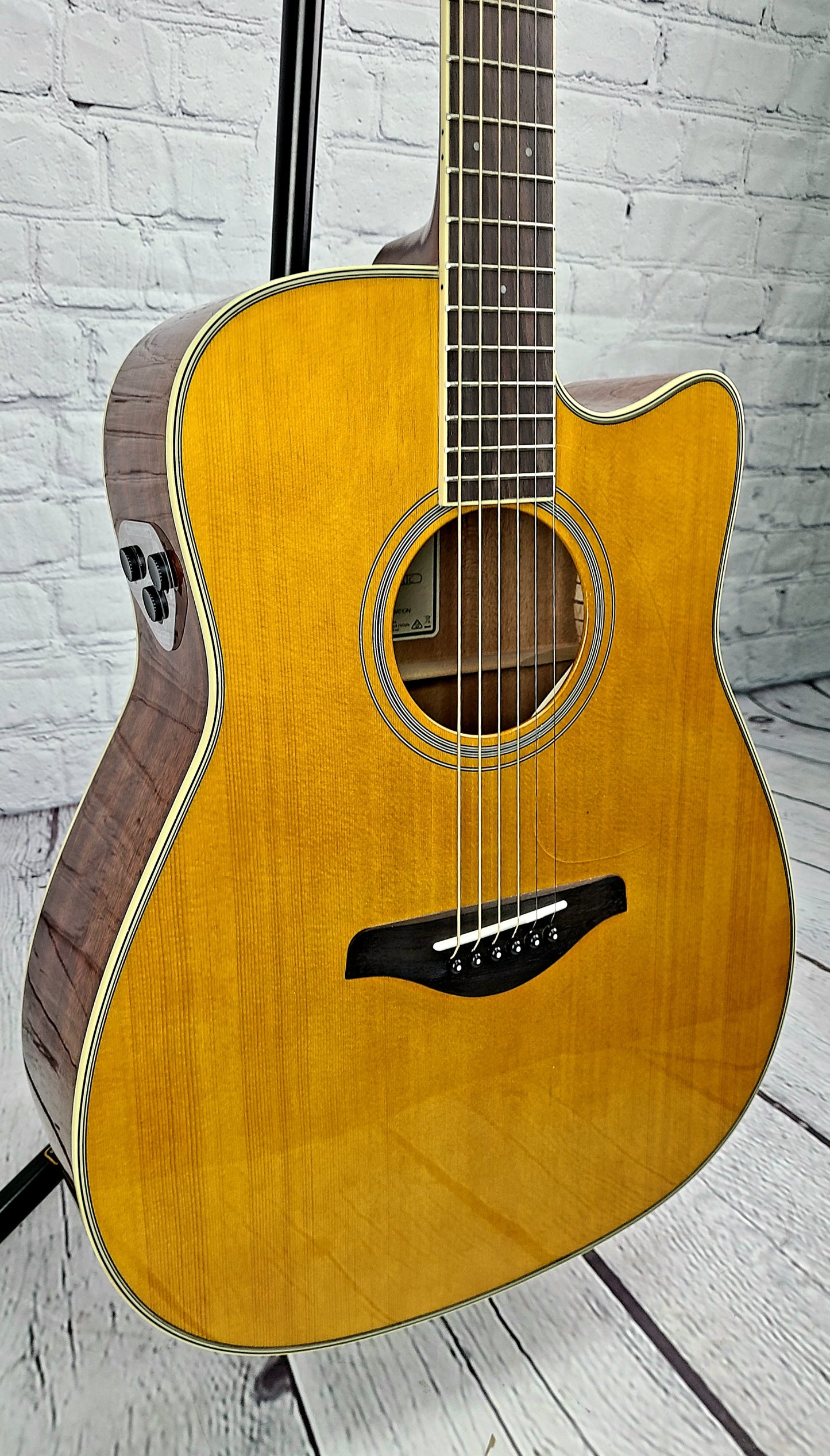 Yamaha FGC-TA TransAcoustic VT Vintage Tint