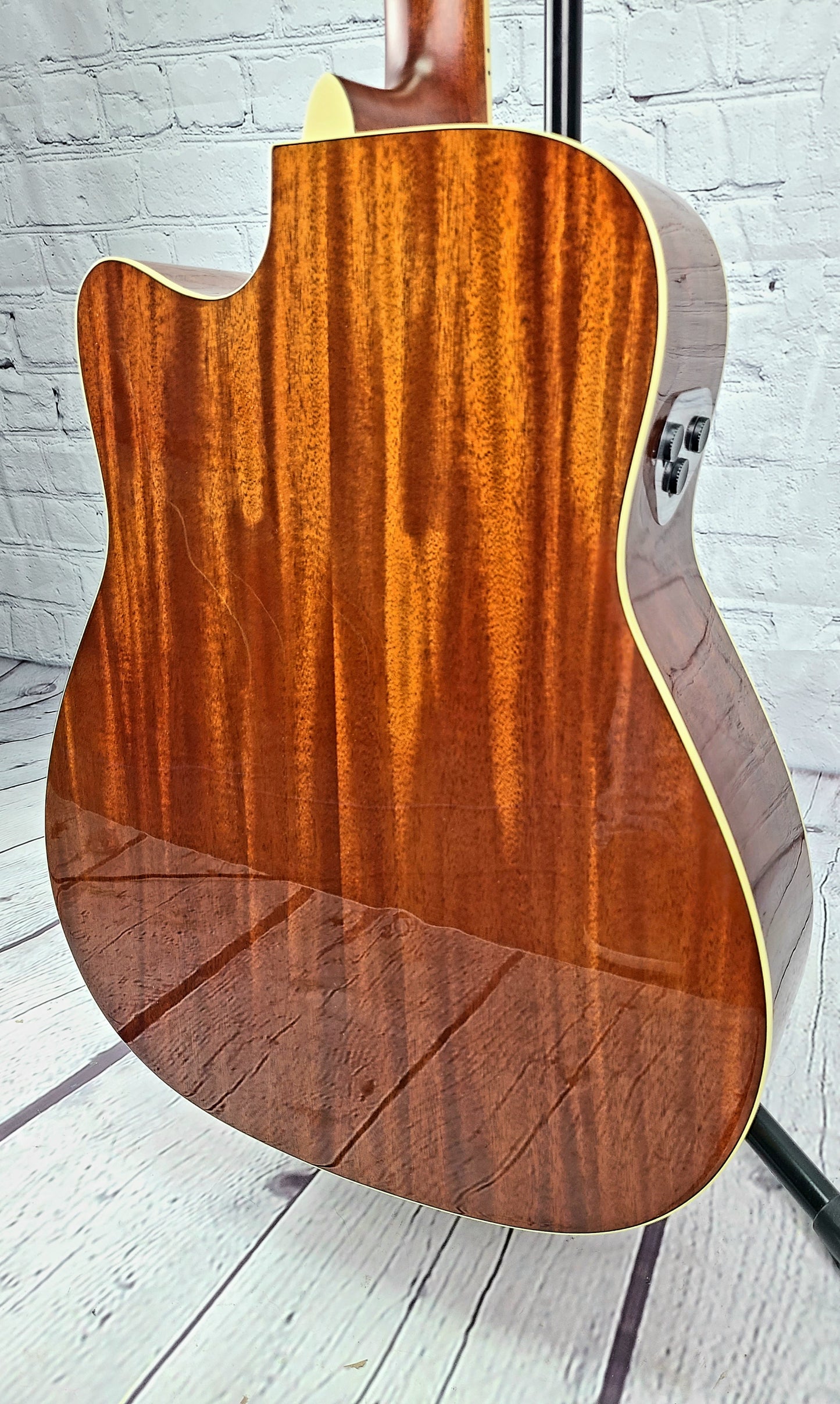 Yamaha FGC-TA TransAcoustic VT Vintage Tint