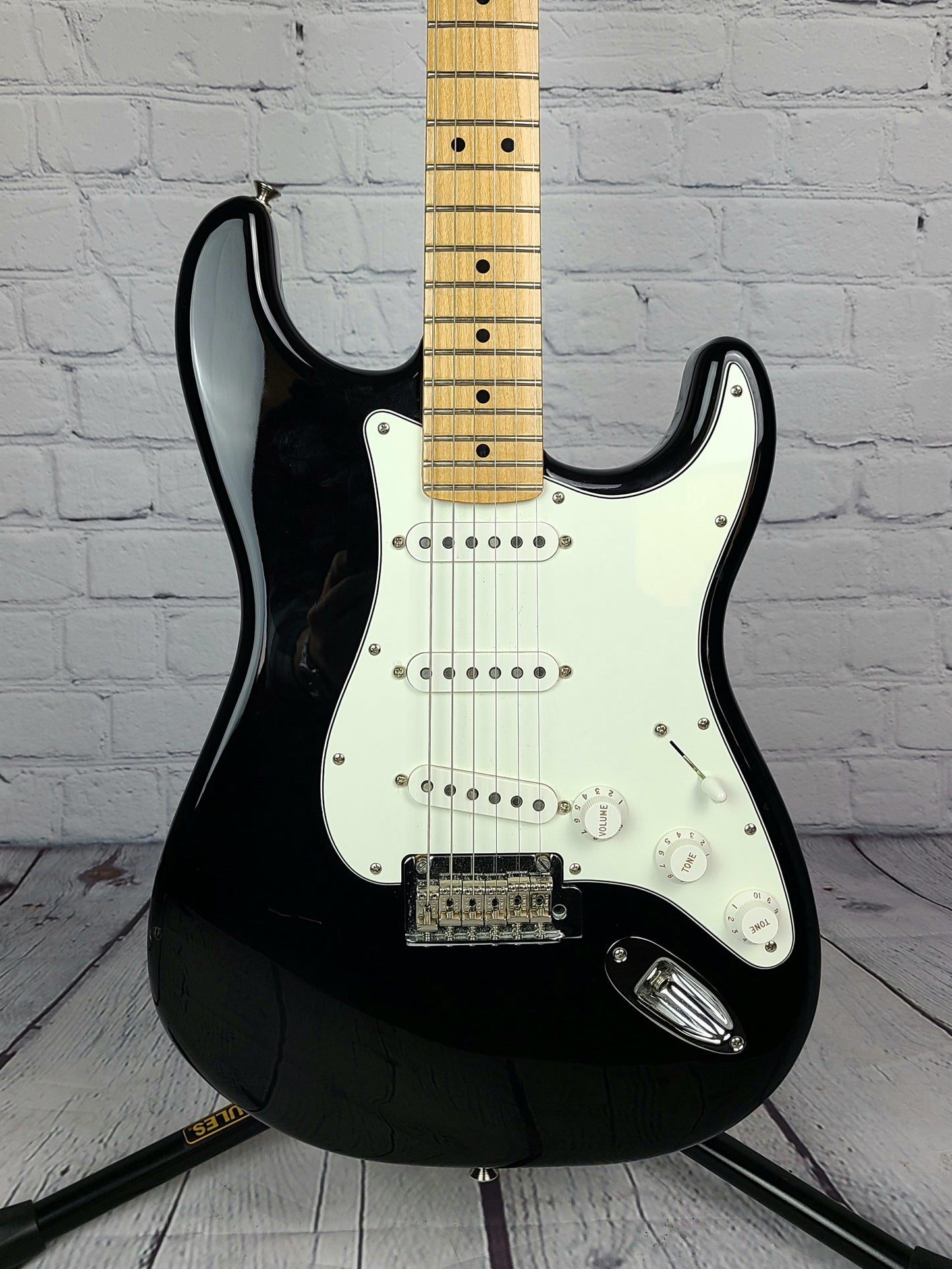 USED Fender Player Stratocaster Black Maple Fretboard c/w Hardshell Case 2018