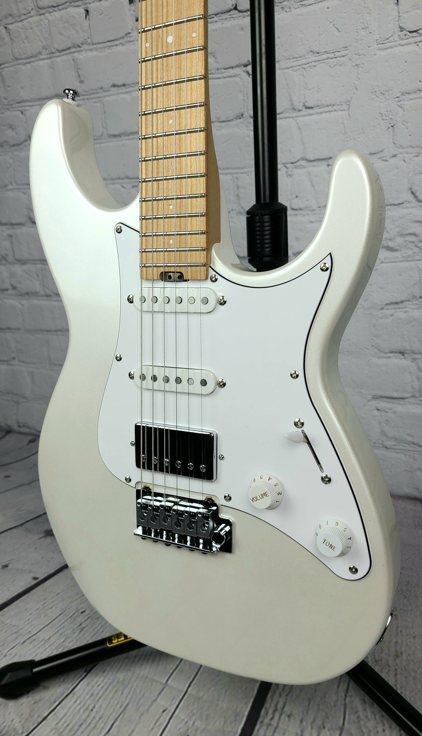 Balaguer Select Toro Classic HSS Roasted Maple Electric Guitar Metallic White
