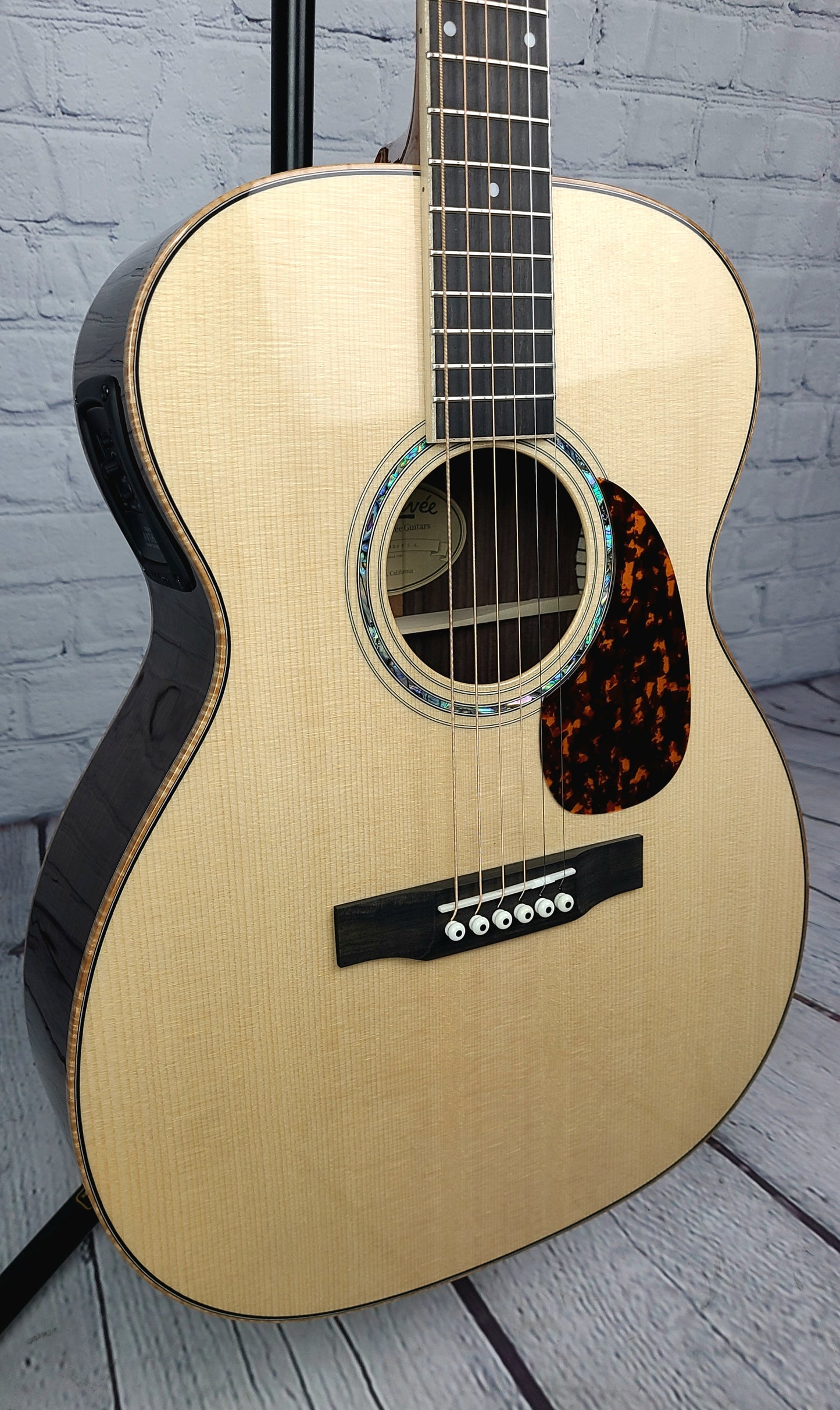 Larrivee OM-09RE Artist OM Sized Rosewood Electric Acoustic Guitar Fishman Anthem Preamp