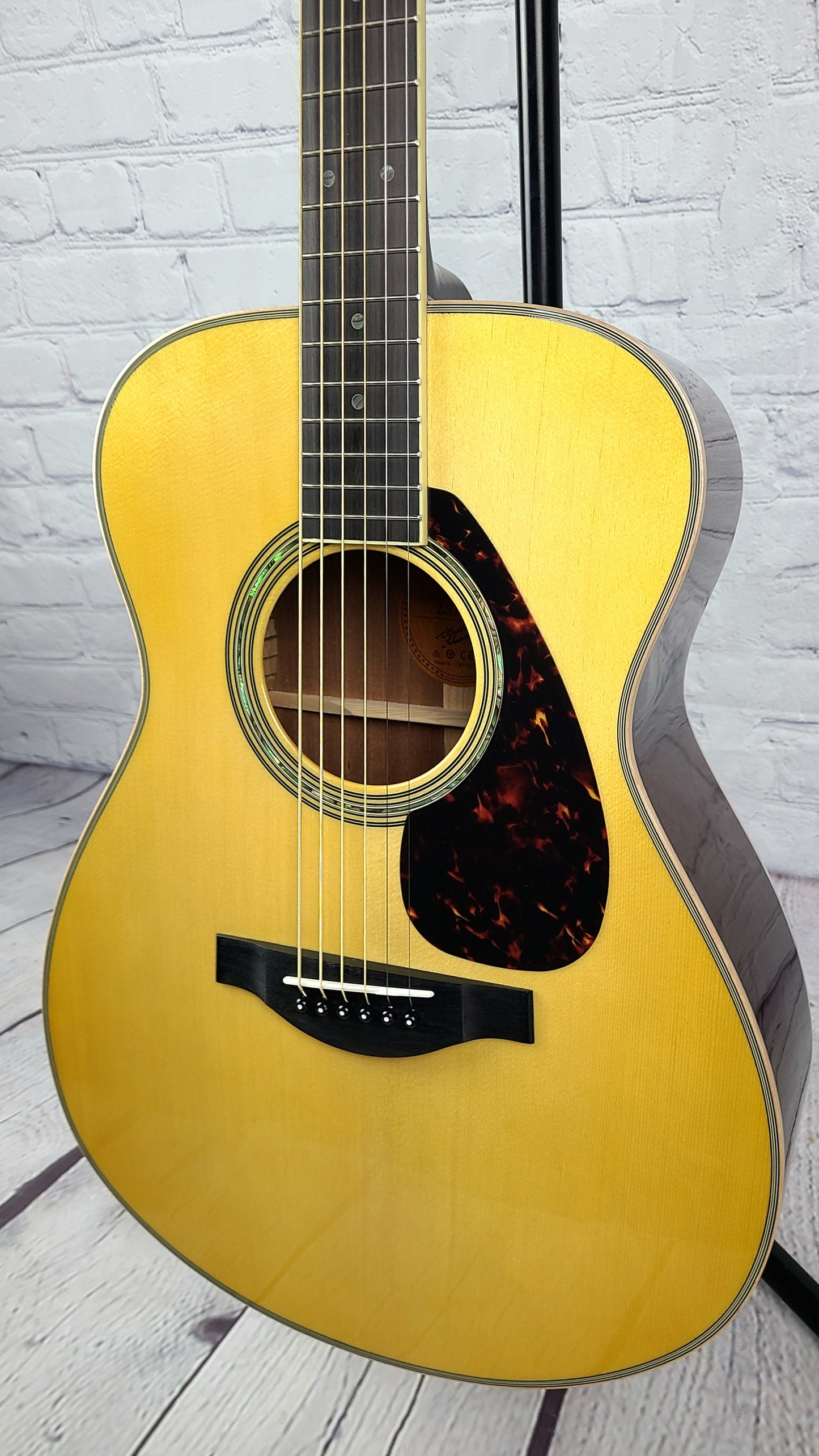 Yamaha LS16M ARE Concert Acoustic Guitar Vintage Tint Mahogany