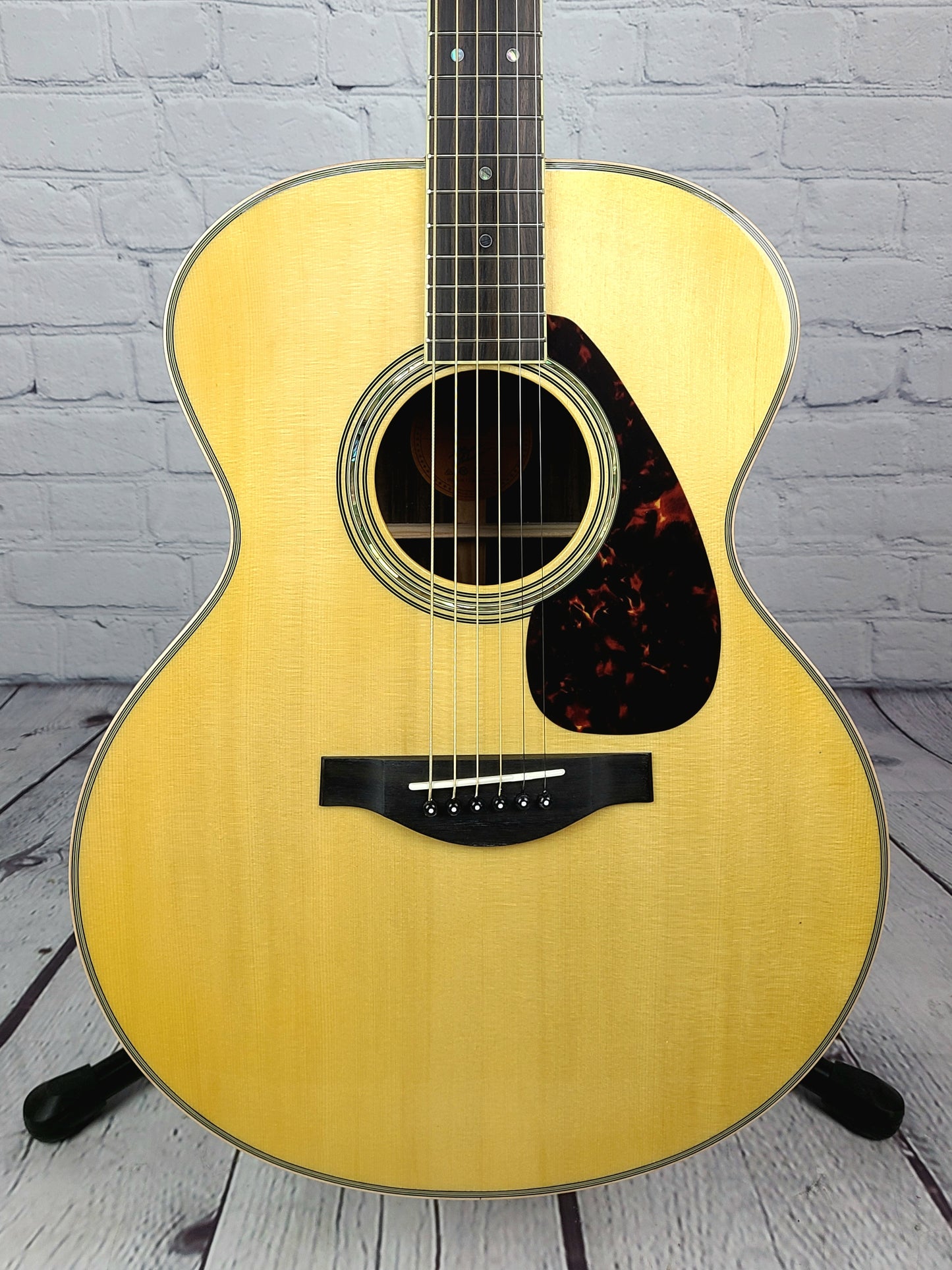 Yamaha LJ16 Solid Rosewood Acoustic Electric Guitar Medium Jumbo Natural
