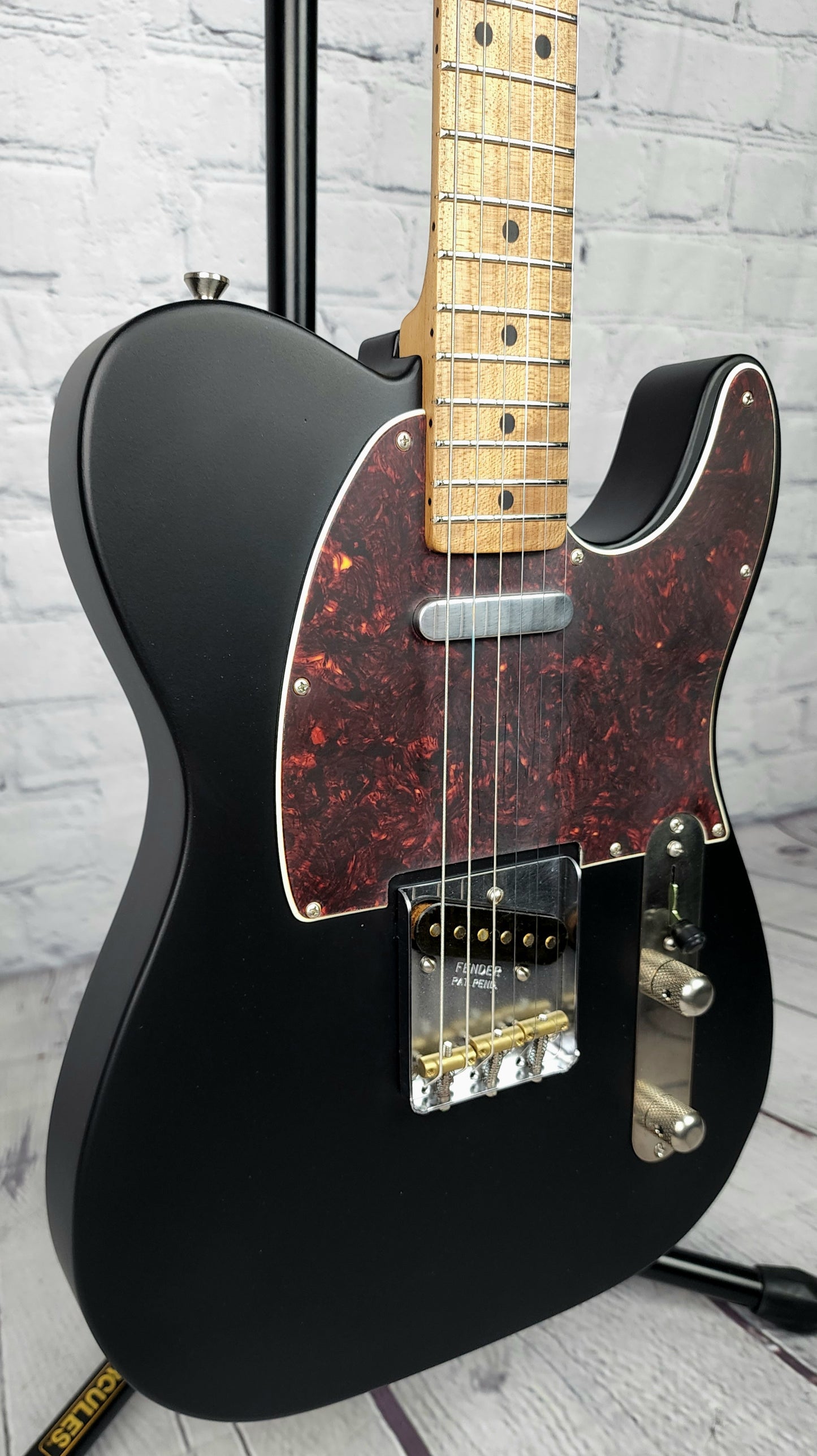 LSL Instruments Tbone One Black Electric Guitar Roasted Maple Neck Tortoise