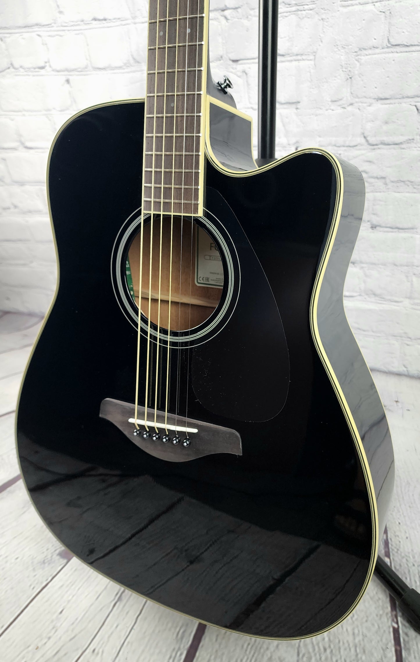 Yamaha FGC-TA BL TransAcoustic Cutaway Acoustic Guitar Black