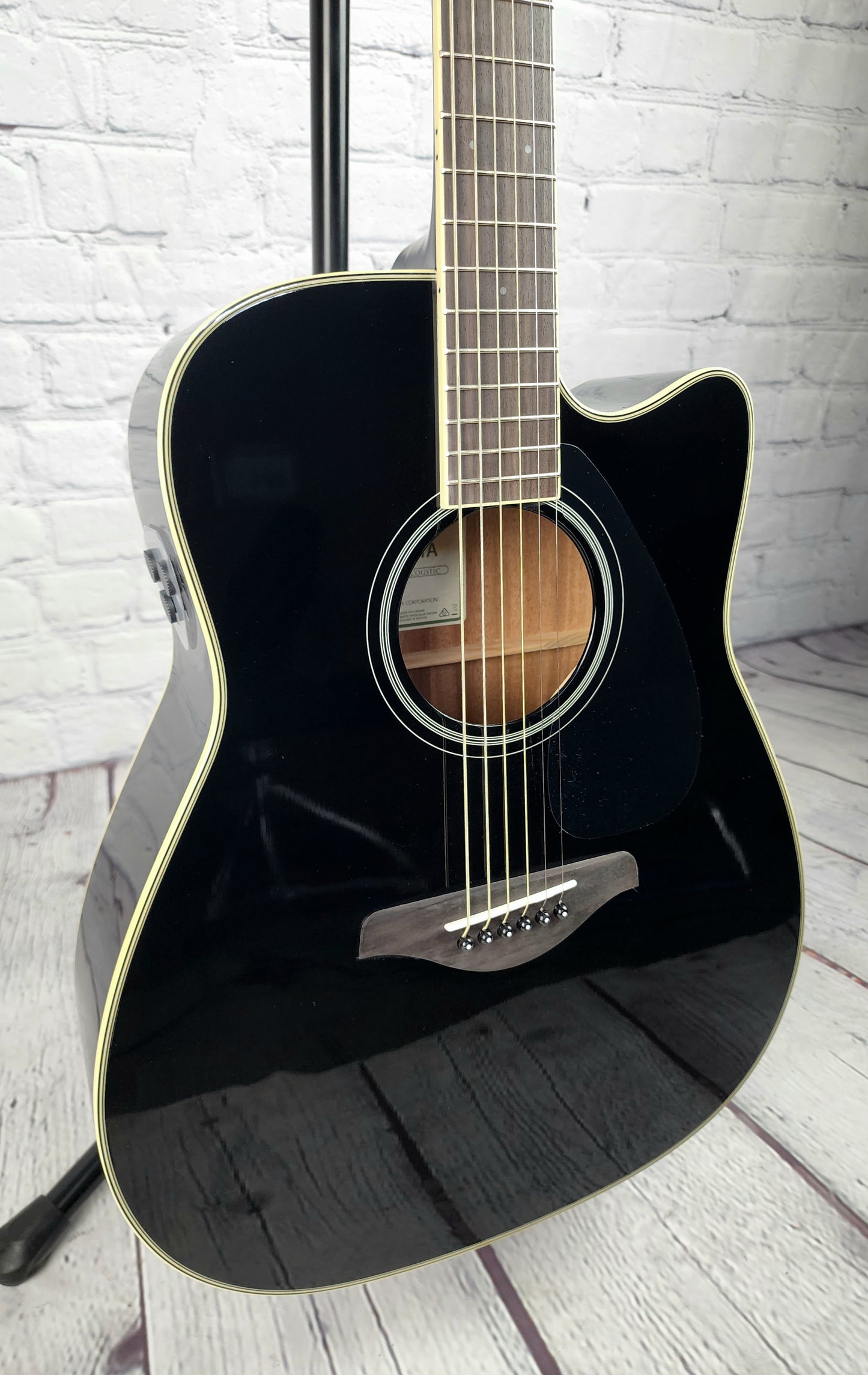Yamaha FGC-TA BL TransAcoustic Cutaway Acoustic Guitar Black