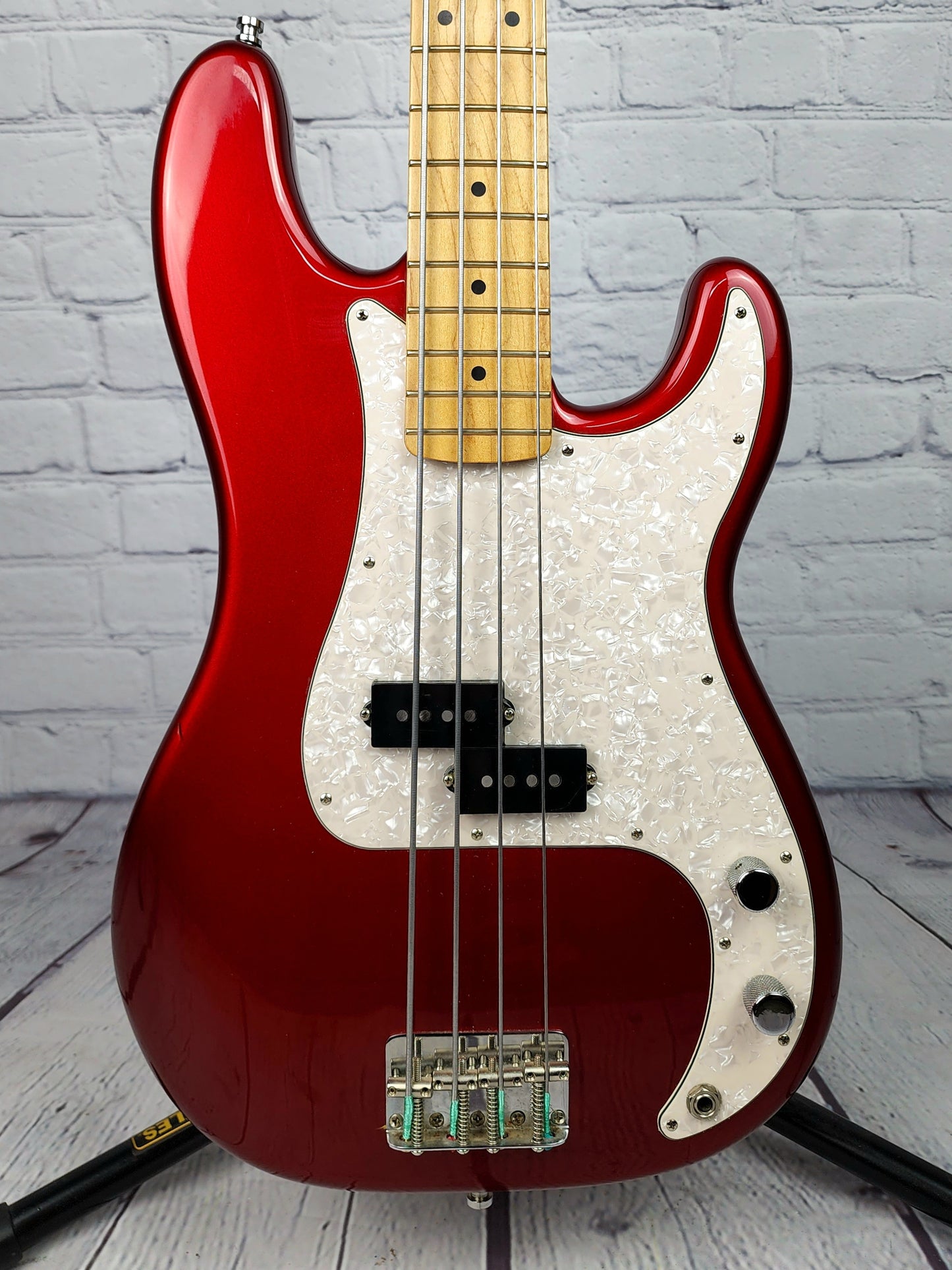 USED Fender American Special Precision Bass Candy Apple Red 2011
