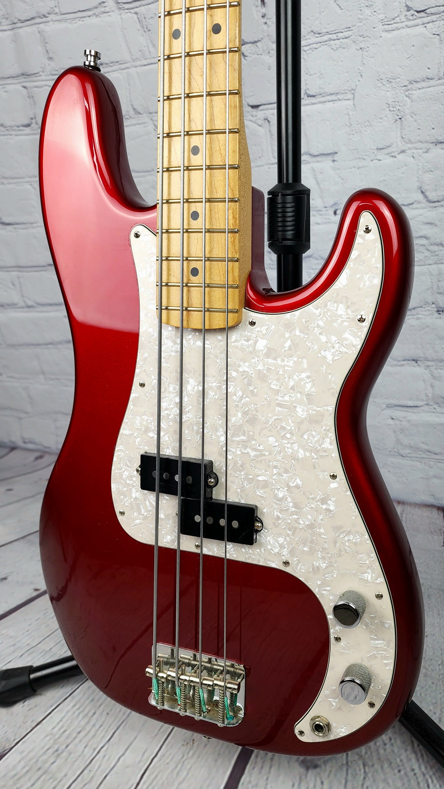 USED Fender American Special Precision Bass Candy Apple Red 2011