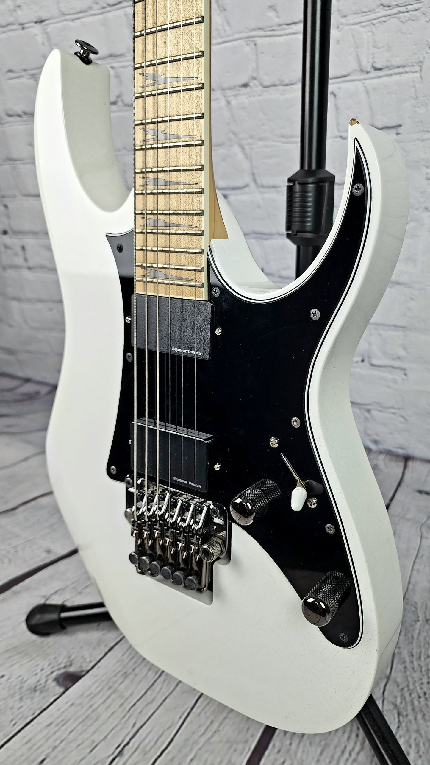 USED Ibanez Prestige RG3550MZ Galaxy White Seymour Duncan Blackouts Electric Guitar