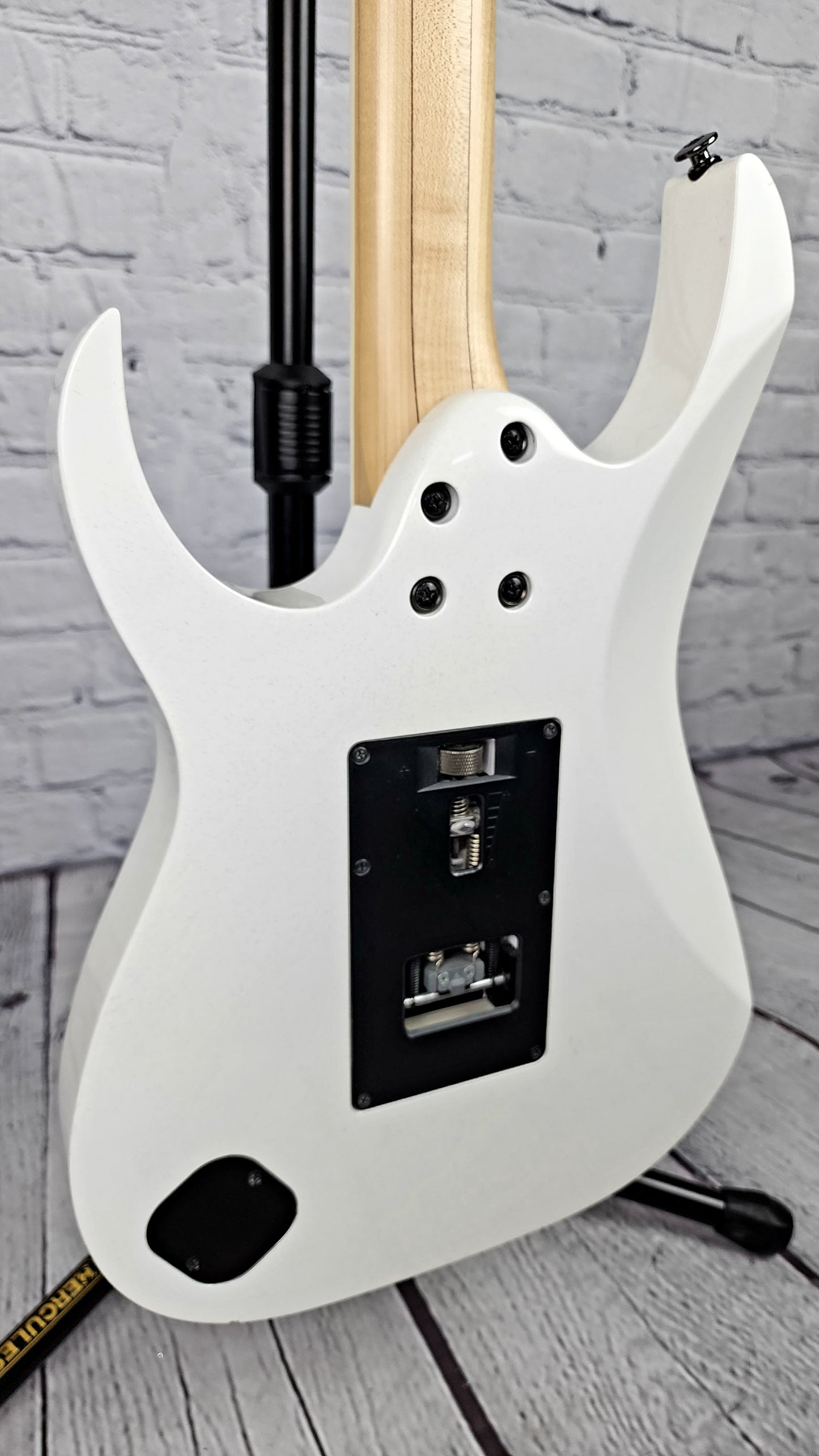 USED Ibanez Prestige RG3550MZ Galaxy White Seymour Duncan Blackouts Electric Guitar