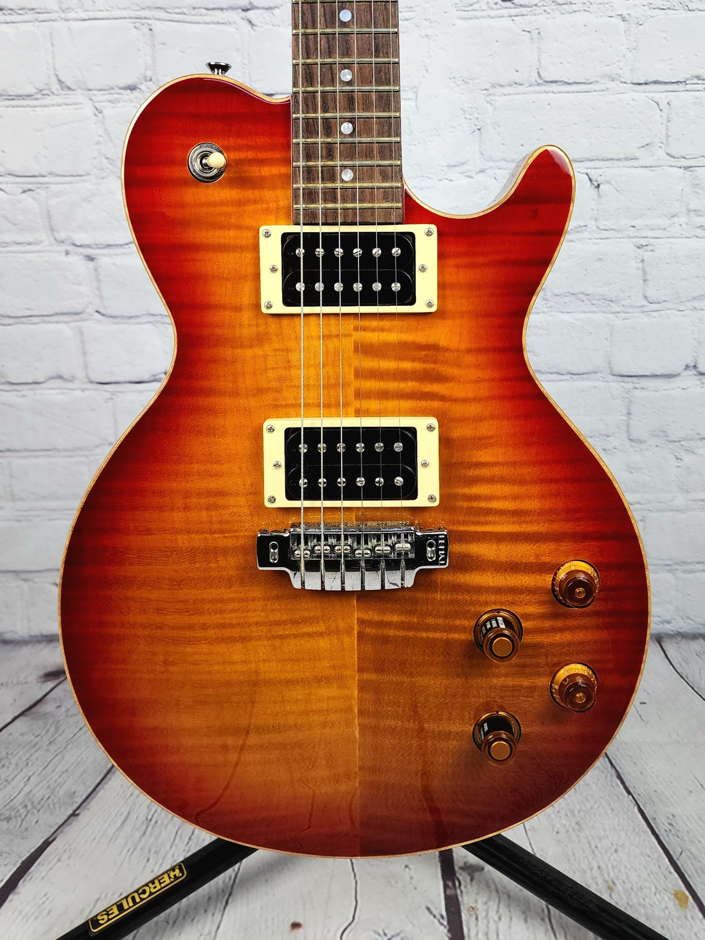 USED Line 6 James Tyler Variax JTV-59 Carved Top Electric Guitar Cherry Sunburst