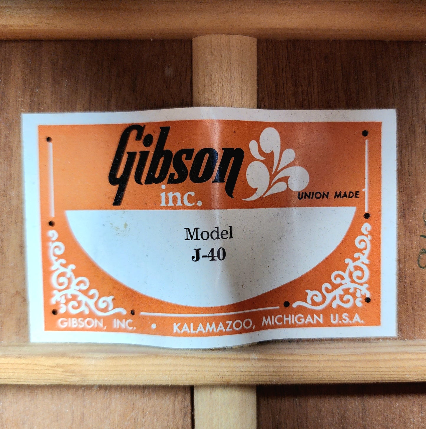 USED Gibson J-40 Acoustic Guitar 1977 Dreadnaught w/Original Case