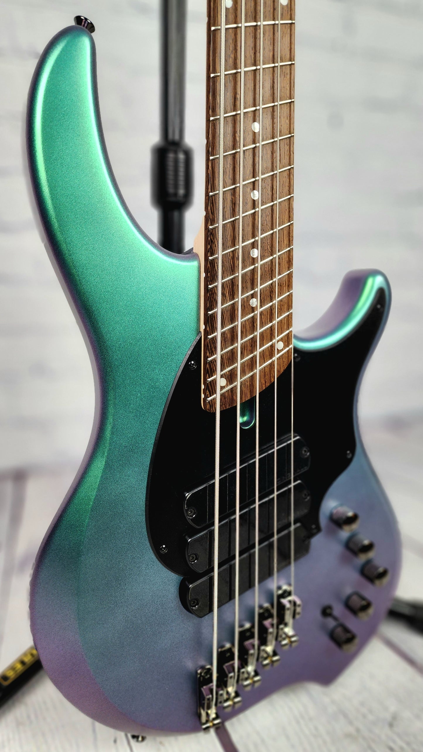 Dingwall Combustion Kyle Konkiel KK3 5 String Bass Guitar Green-to-Purple Color Shift