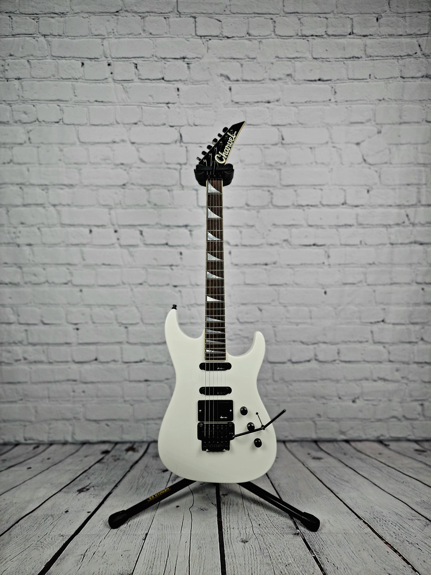 USED Charvel 475 Deluxe 1990 Electric Guitar Polar White Toothpaste Logo