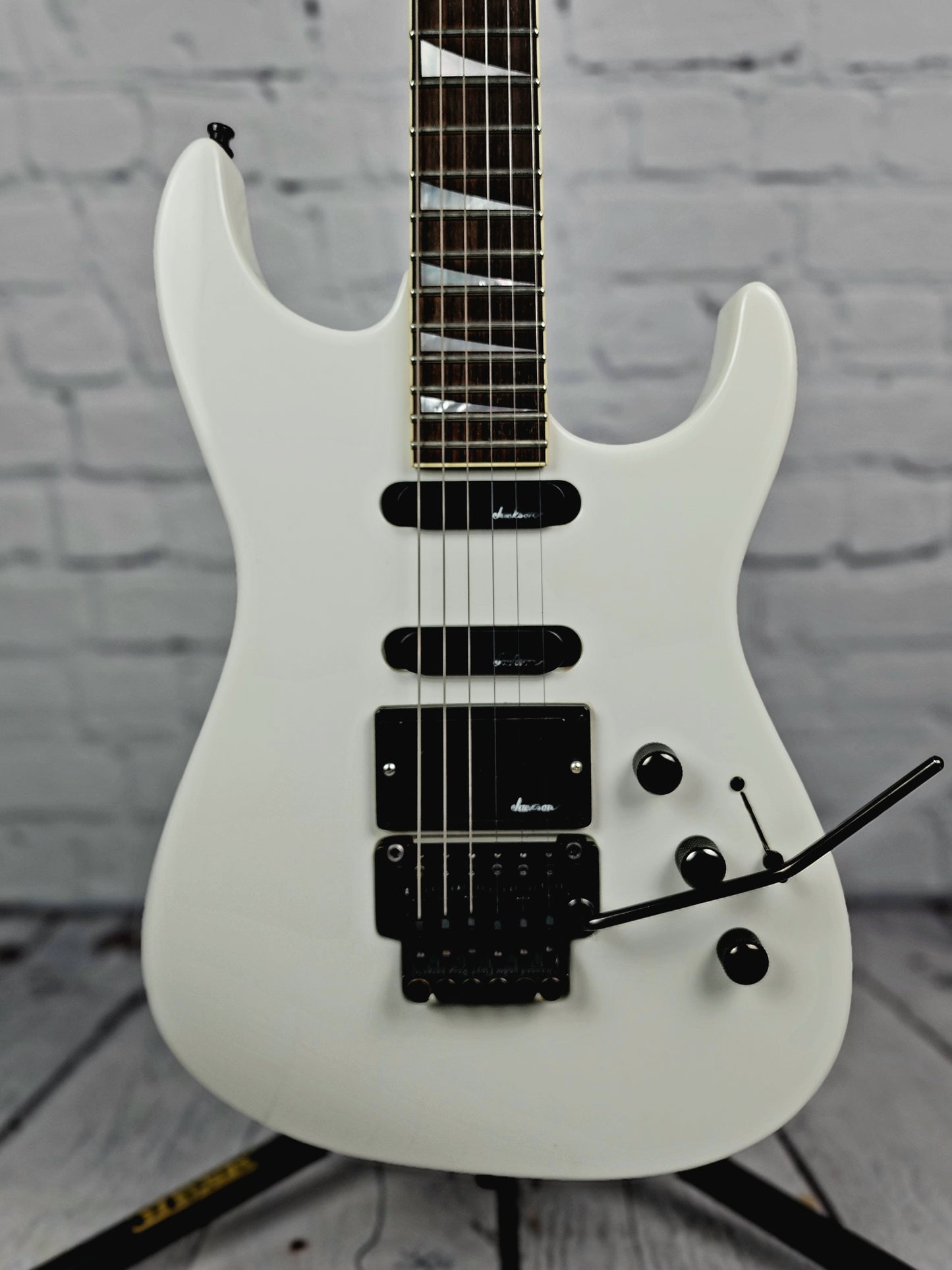 USED Charvel 475 Deluxe 1990 Electric Guitar Polar White Toothpaste Logo