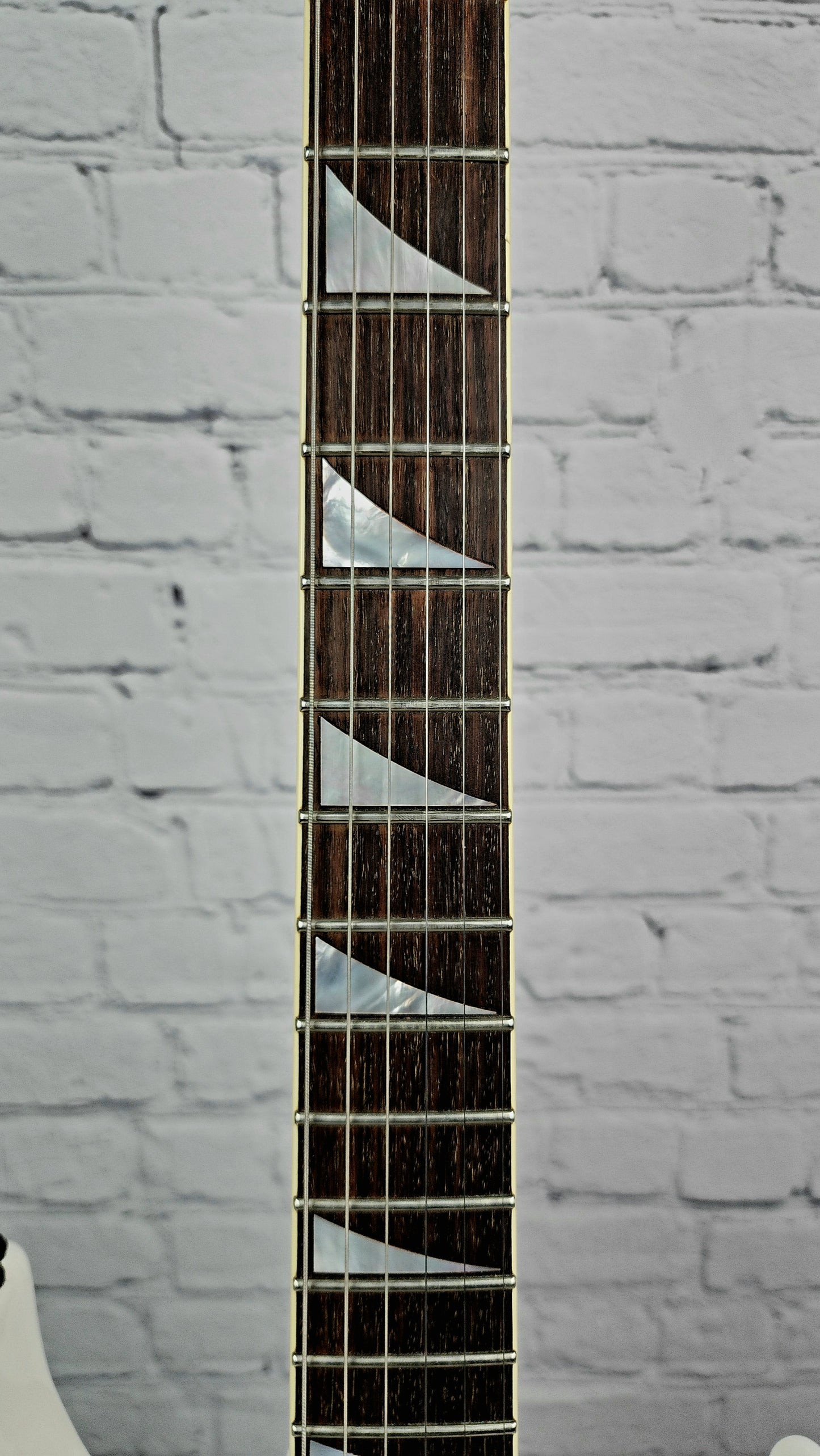 USED Charvel 475 Deluxe 1990 Electric Guitar Polar White Toothpaste Logo