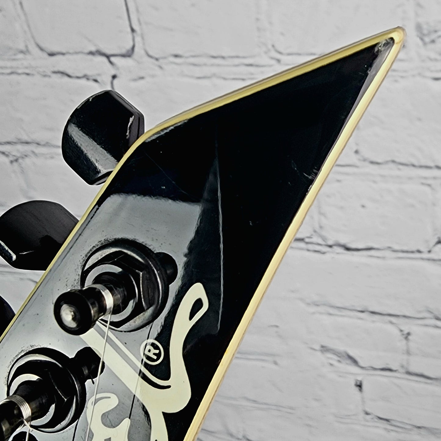 USED Charvel 475 Deluxe 1990 Electric Guitar Polar White Toothpaste Logo