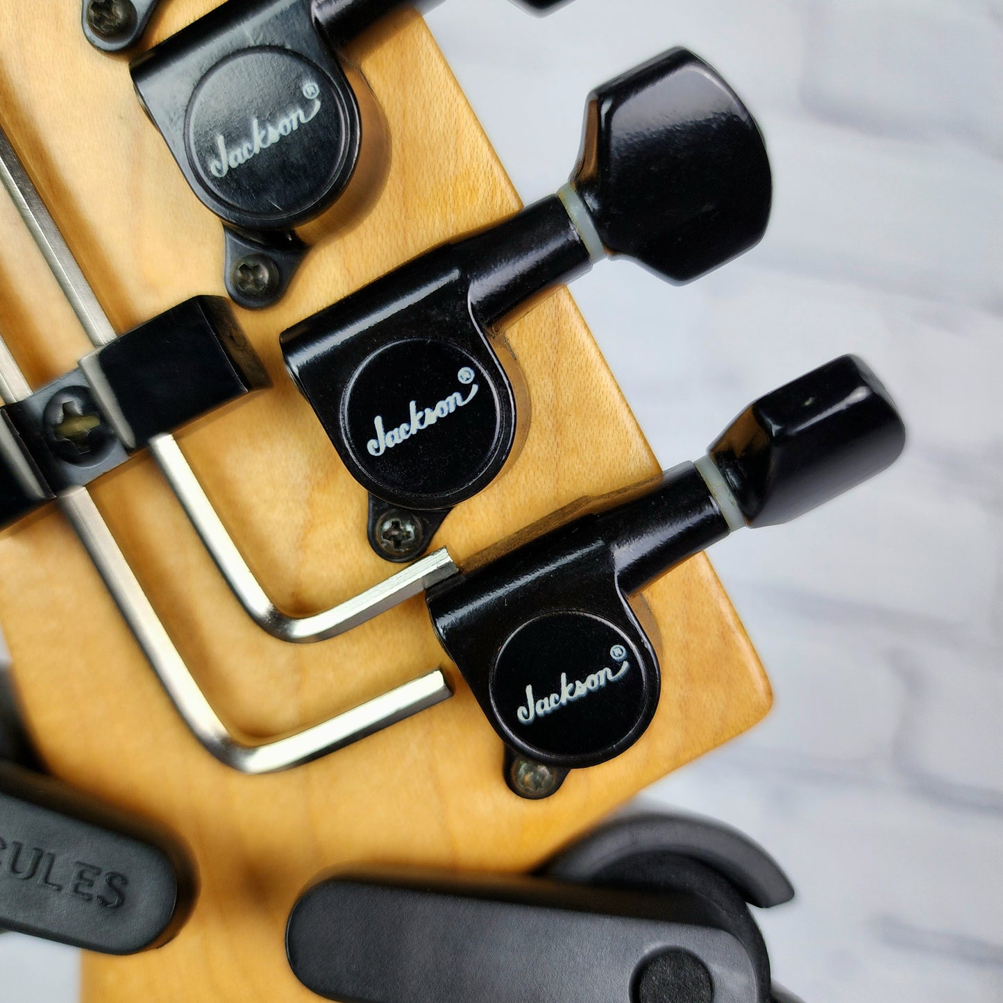 USED Charvel 475 Deluxe 1990 Electric Guitar Polar White Toothpaste Logo