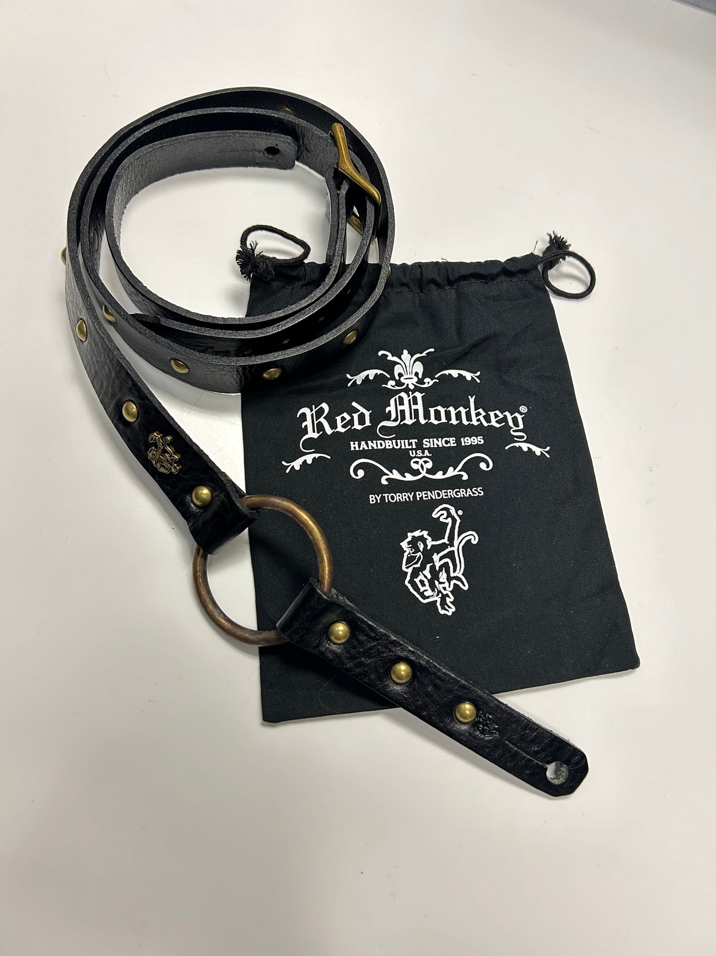 Red Monkey Designs Nash Guitar Strap (Black/Antique Brass)