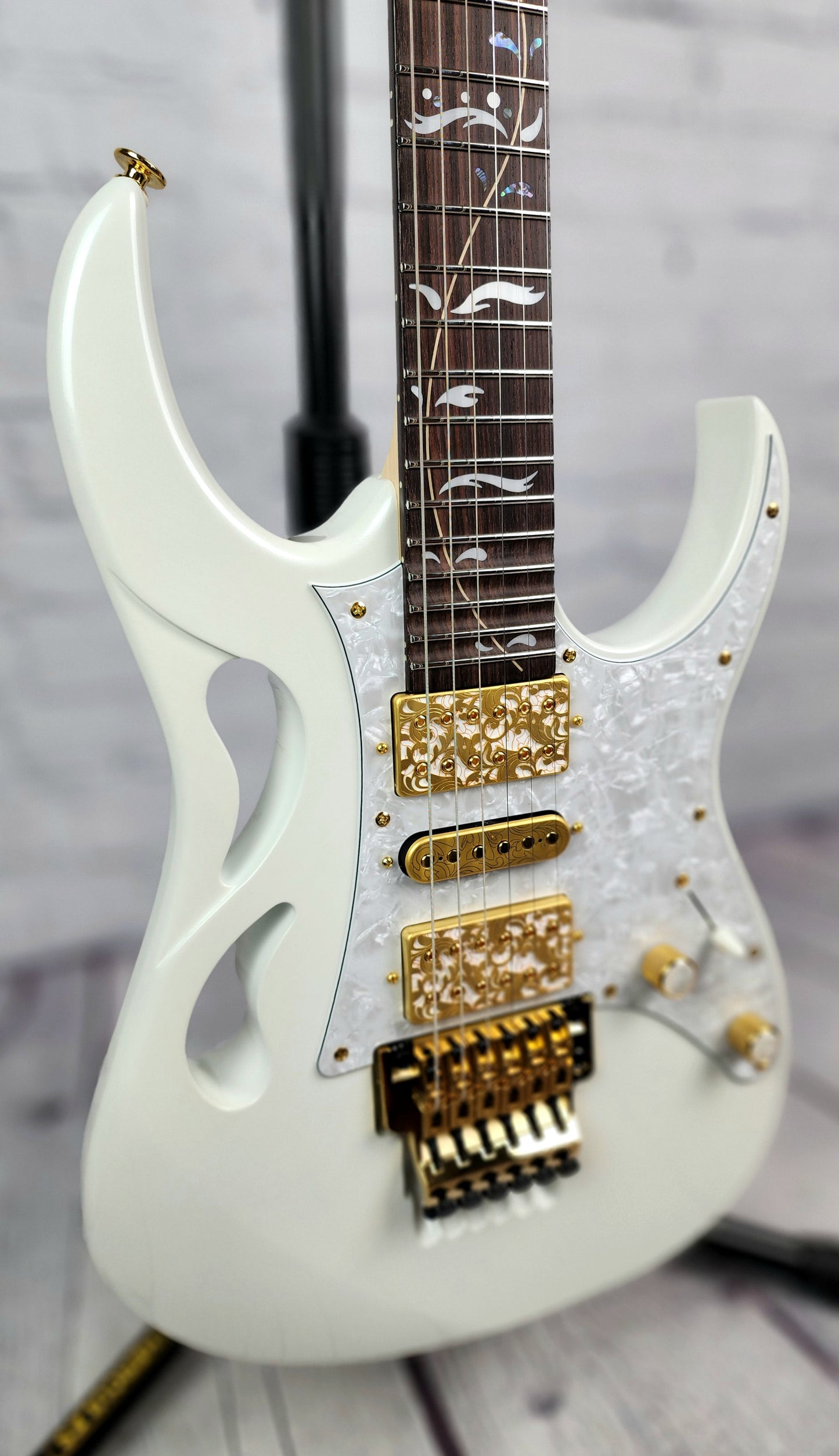 Ibanez PIA3761 SLW Steve Vai Electric Guitar Stallion White