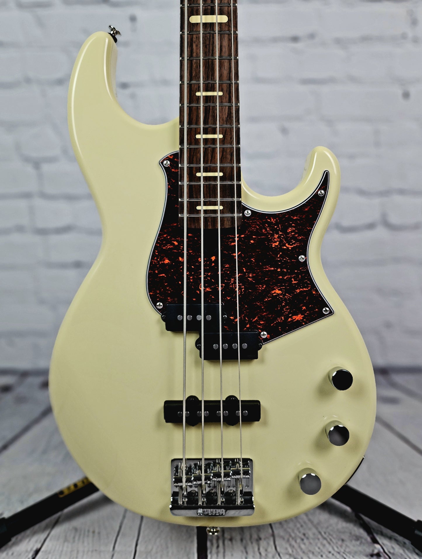 Yamaha BBP34II VW Professional 4 String Bass Vintage White