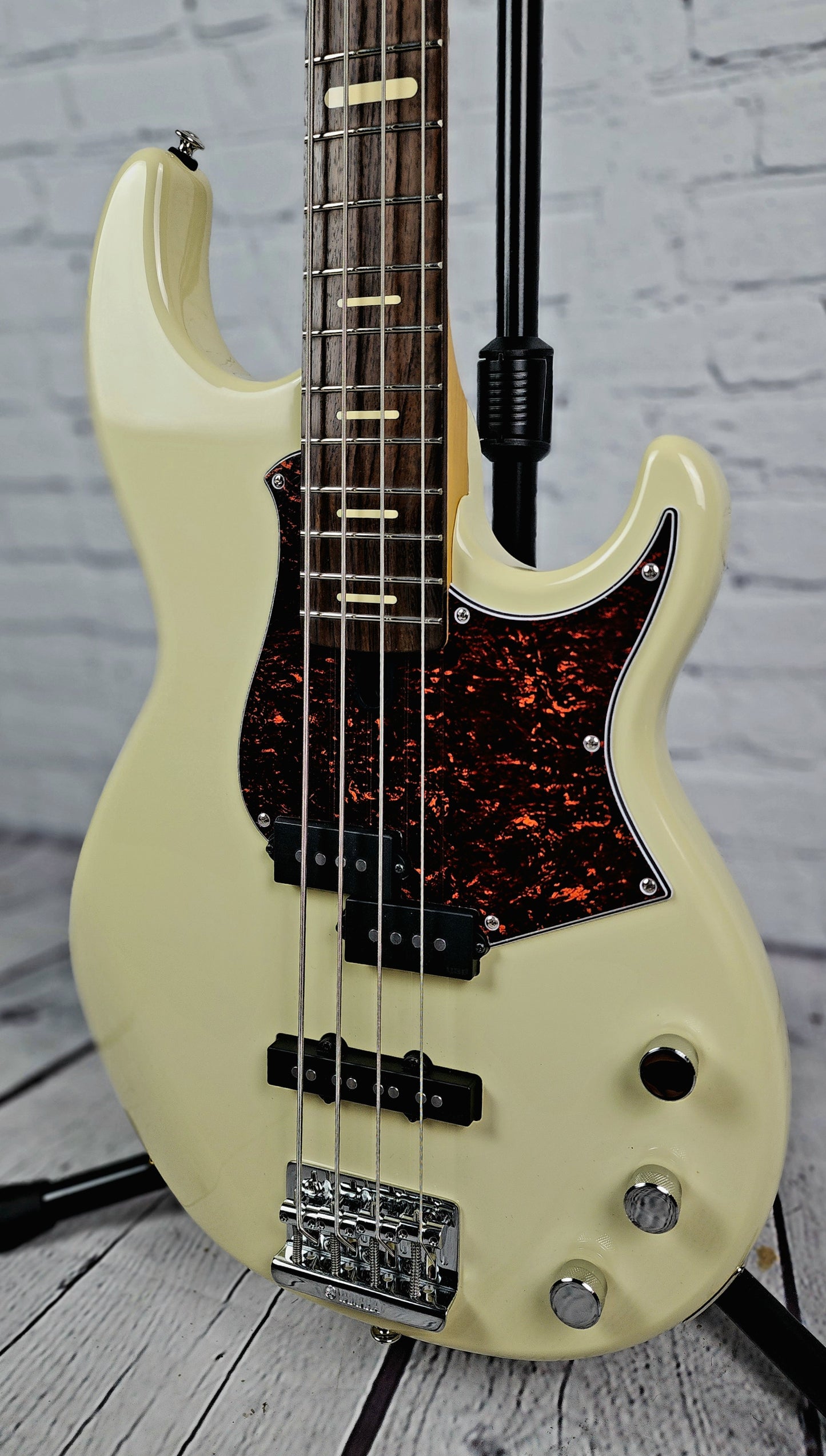 Yamaha BBP34II VW Professional 4 String Bass Vintage White