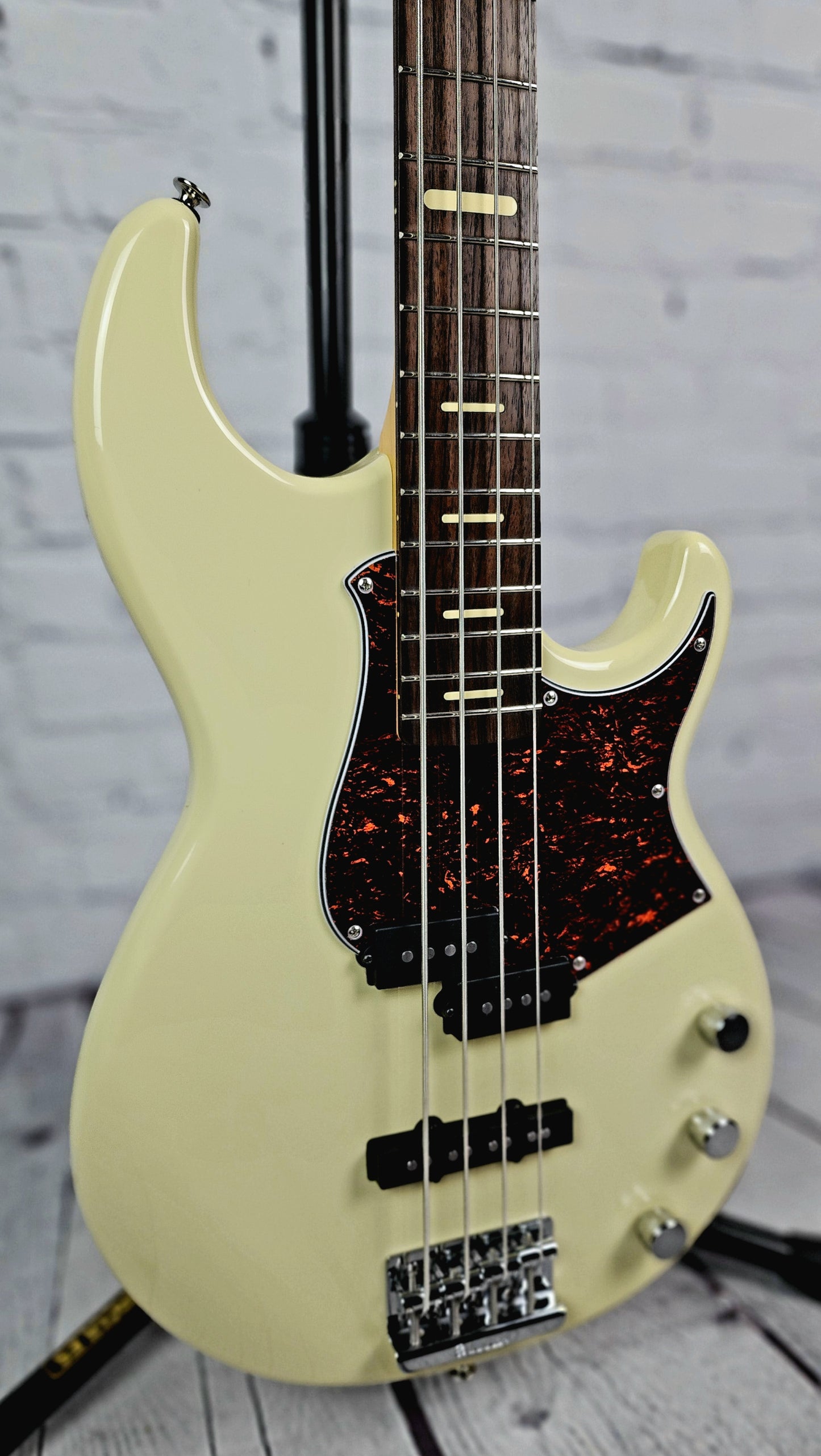 Yamaha BBP34II VW Professional 4 String Bass Vintage White