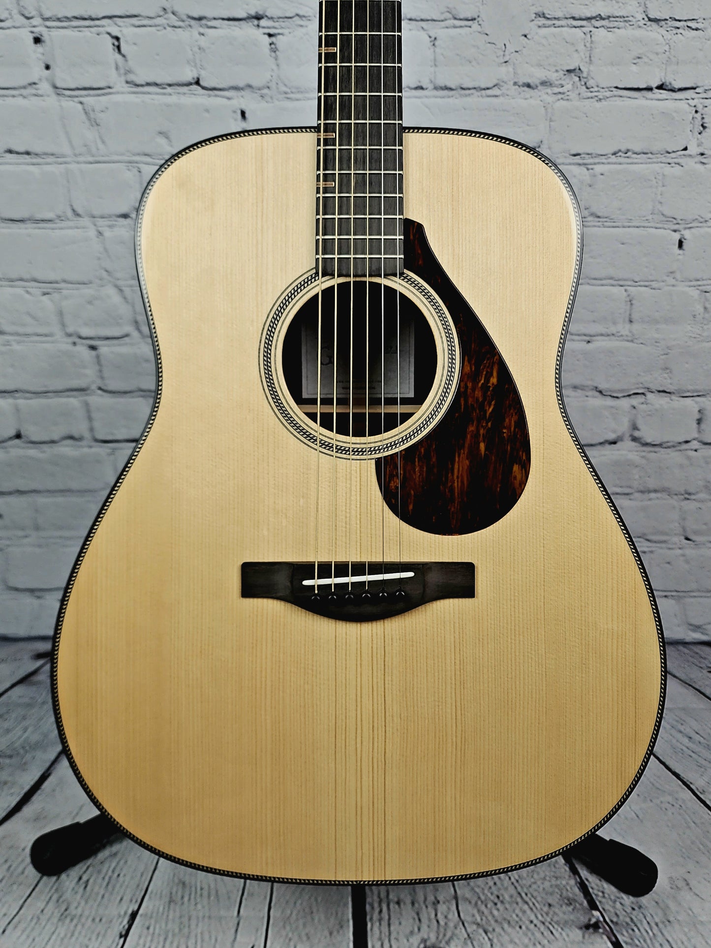 Yamaha Guitars FG9 Rosewood Dreadnaught Acoustic Guitar Natural Adirondack Spruce