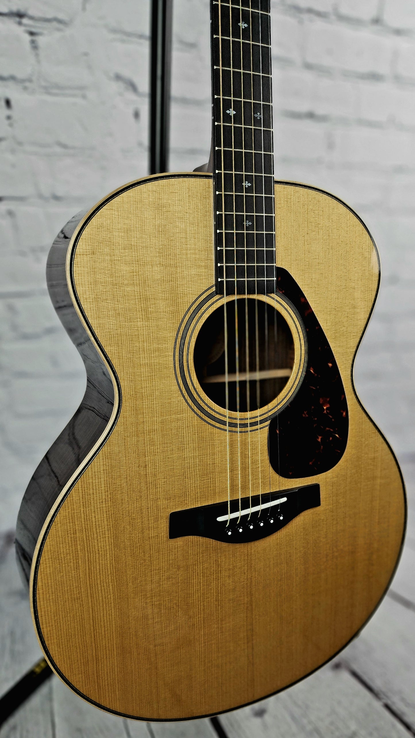 Yamaha LJ26 ARE II Jumbo 6 String Acoustic Guitar Natural Rosewood