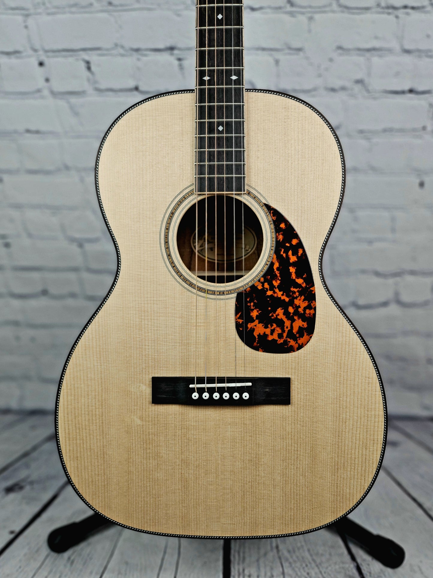 Larrivee 000-40 40-Series Koa Special 6 String Acoustic Guitar