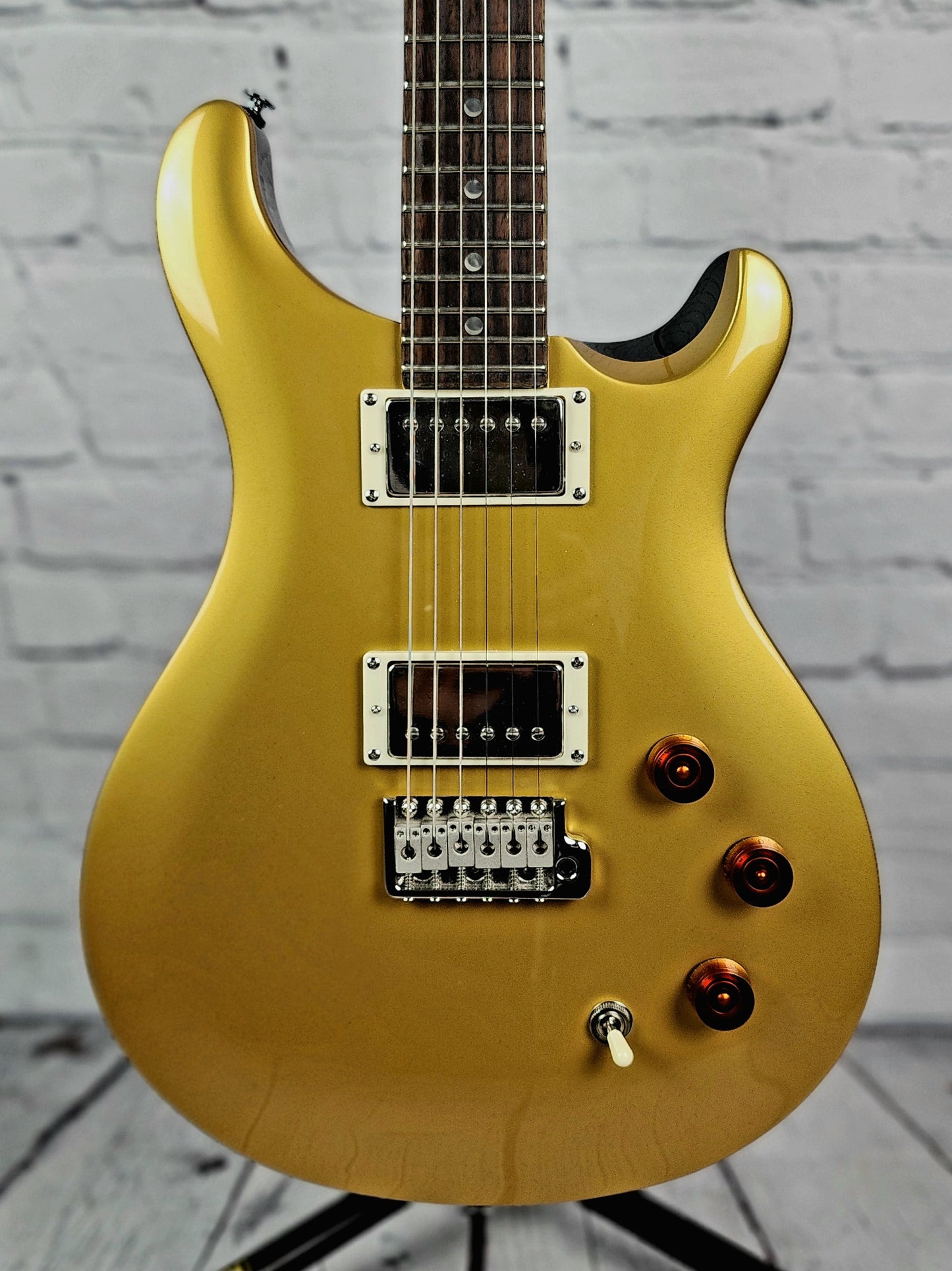 Paul Reed Smith PRS SE DGT 6 String Electric Guitar McCarty Moons Gold Top