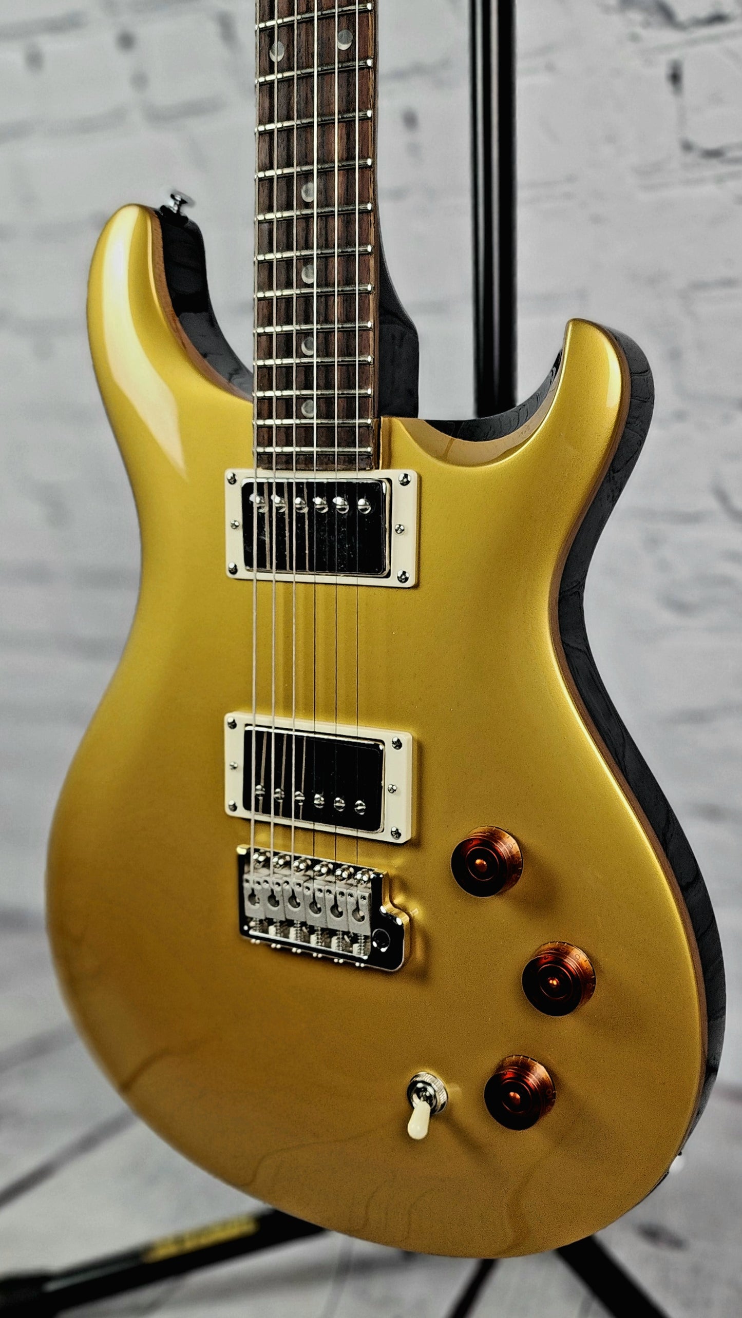 Paul Reed Smith PRS SE DGT 6 String Electric Guitar McCarty Moons Gold Top