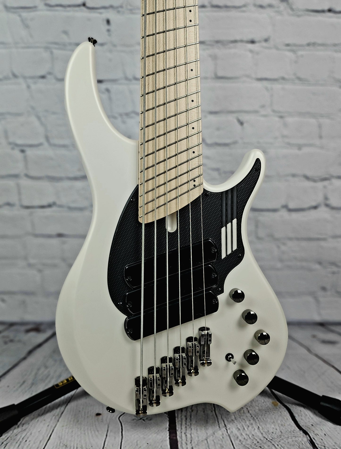 Dingwall NG3 6 String Nolly Bass Guitar Ducati White