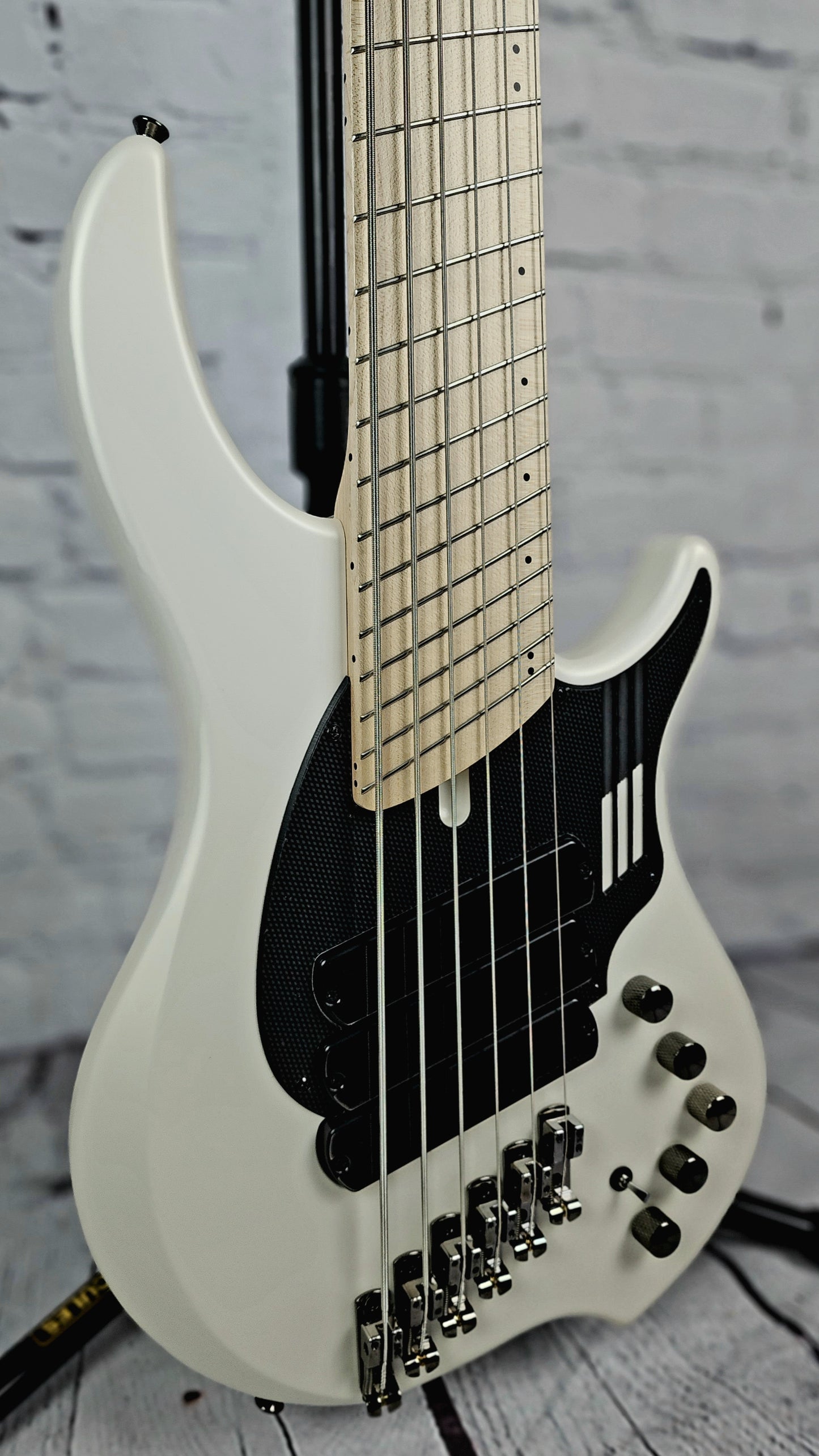 Dingwall NG3 6 String Nolly Bass Guitar Ducati White