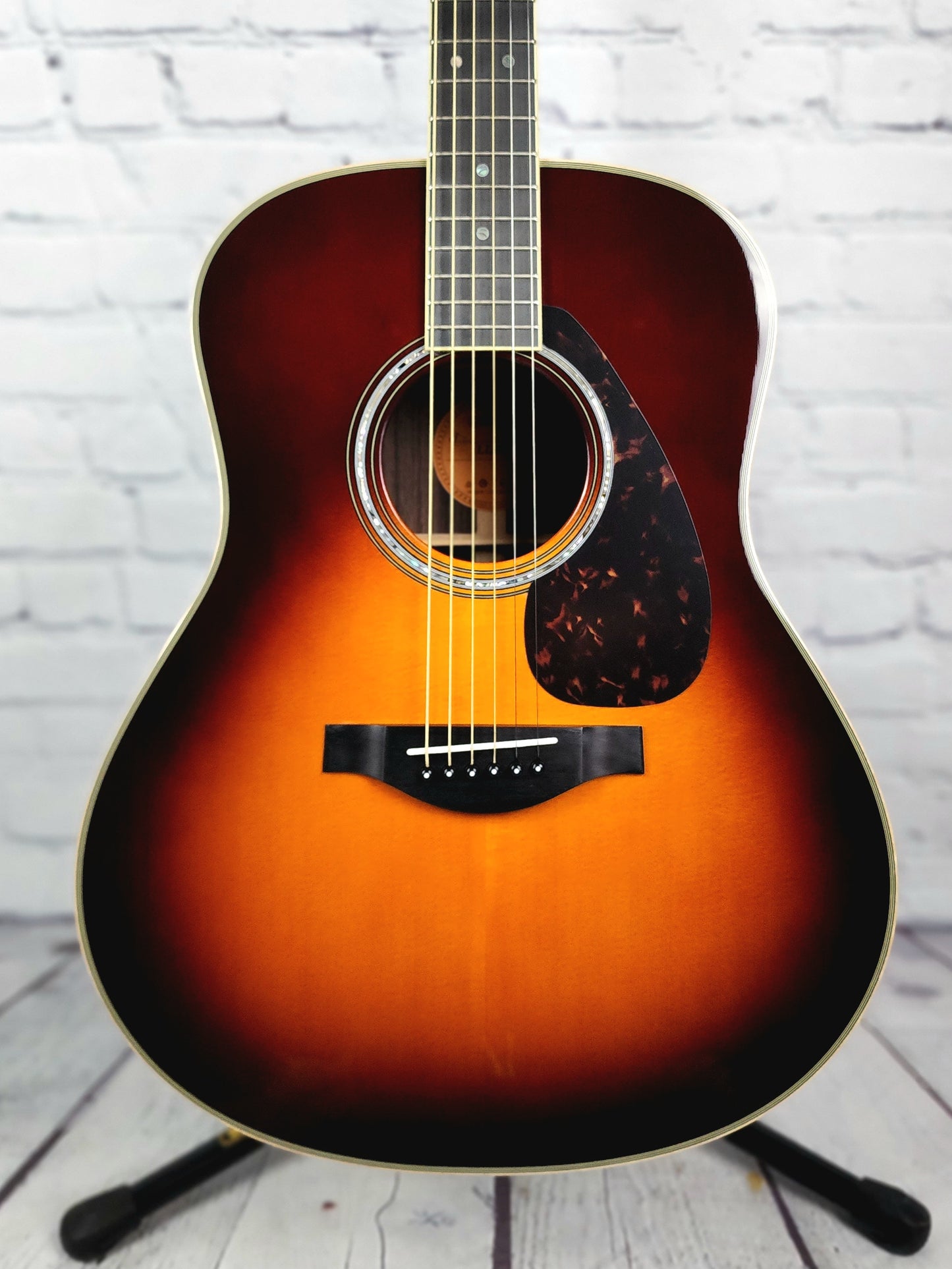 Yamaha LL16 A.R.E. BS Solid Rosewood Electric Acoustic Brown Sunburst