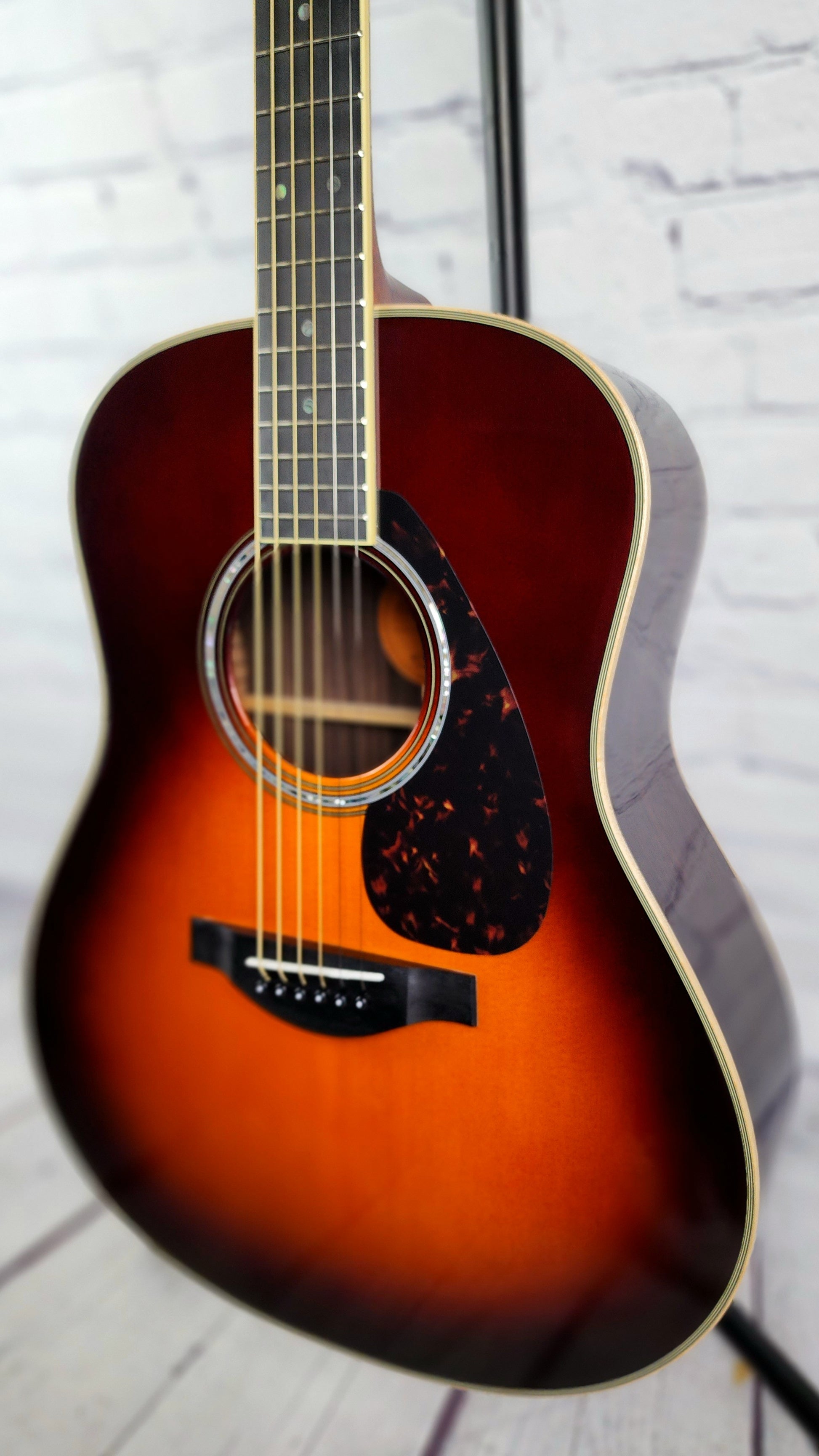Yamaha LL16 A.R.E. BS Solid Rosewood Electric Acoustic Brown 