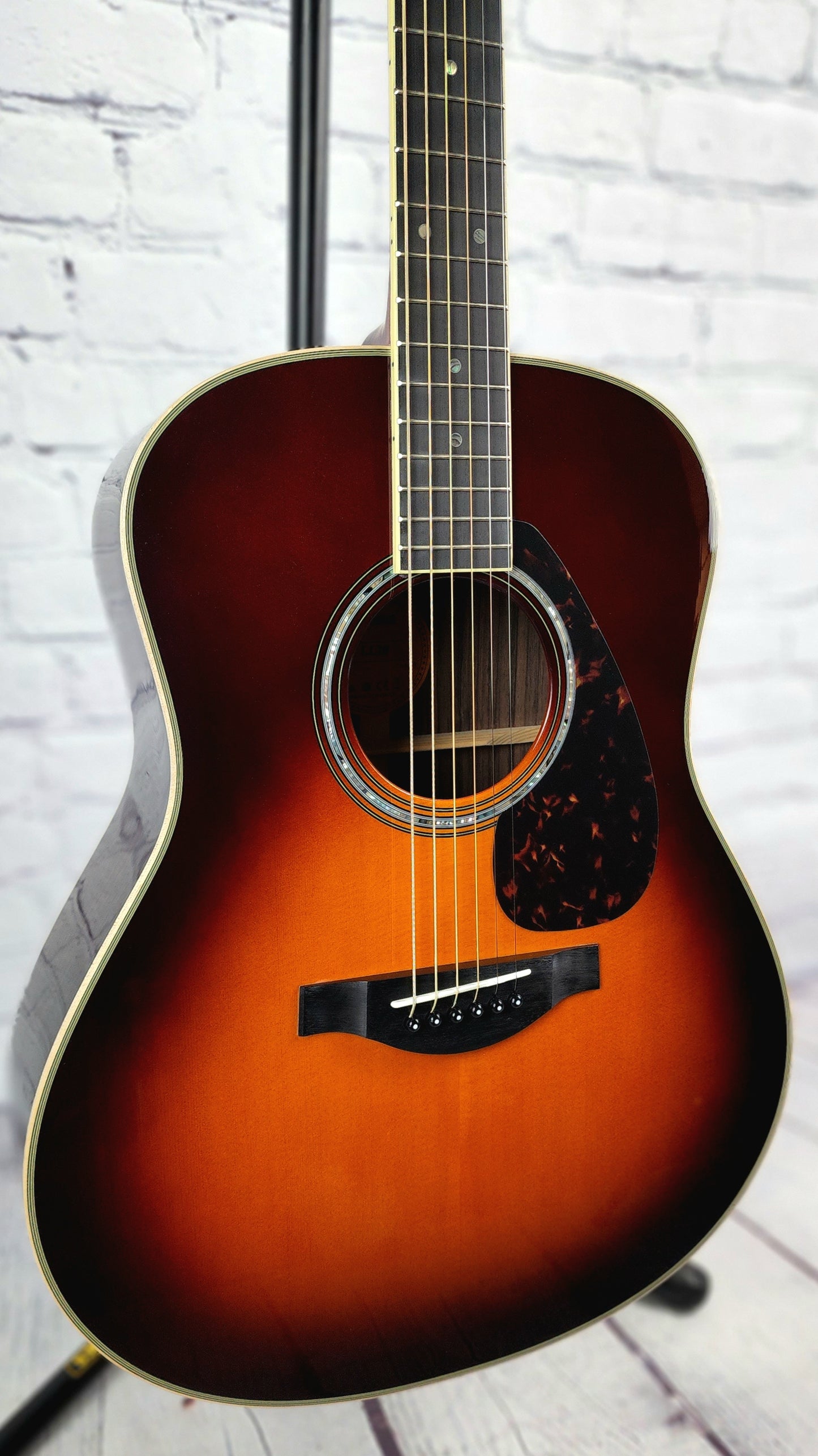 Yamaha LL16 A.R.E. BS Solid Rosewood Electric Acoustic Brown Sunburst