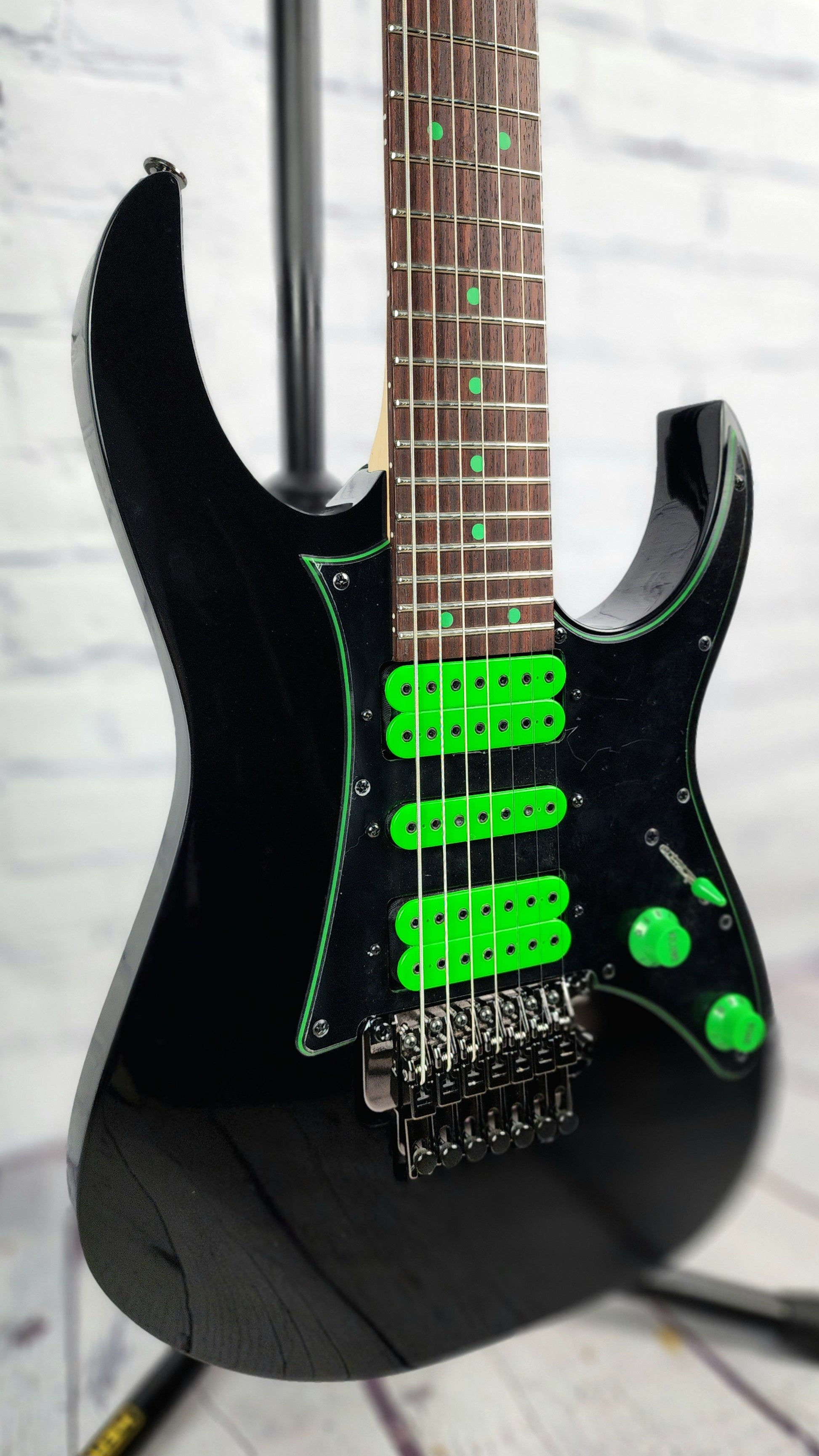 Ibanez uv70p deals