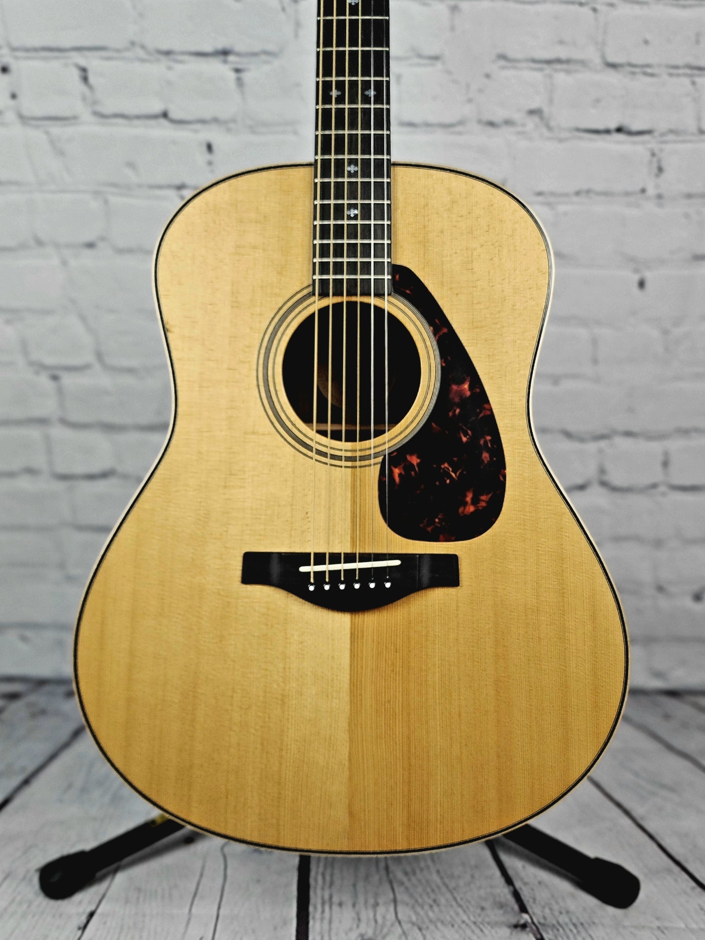 Yamaha LL26 ARE II 6 String Dreadnaught Acoustic Guitar