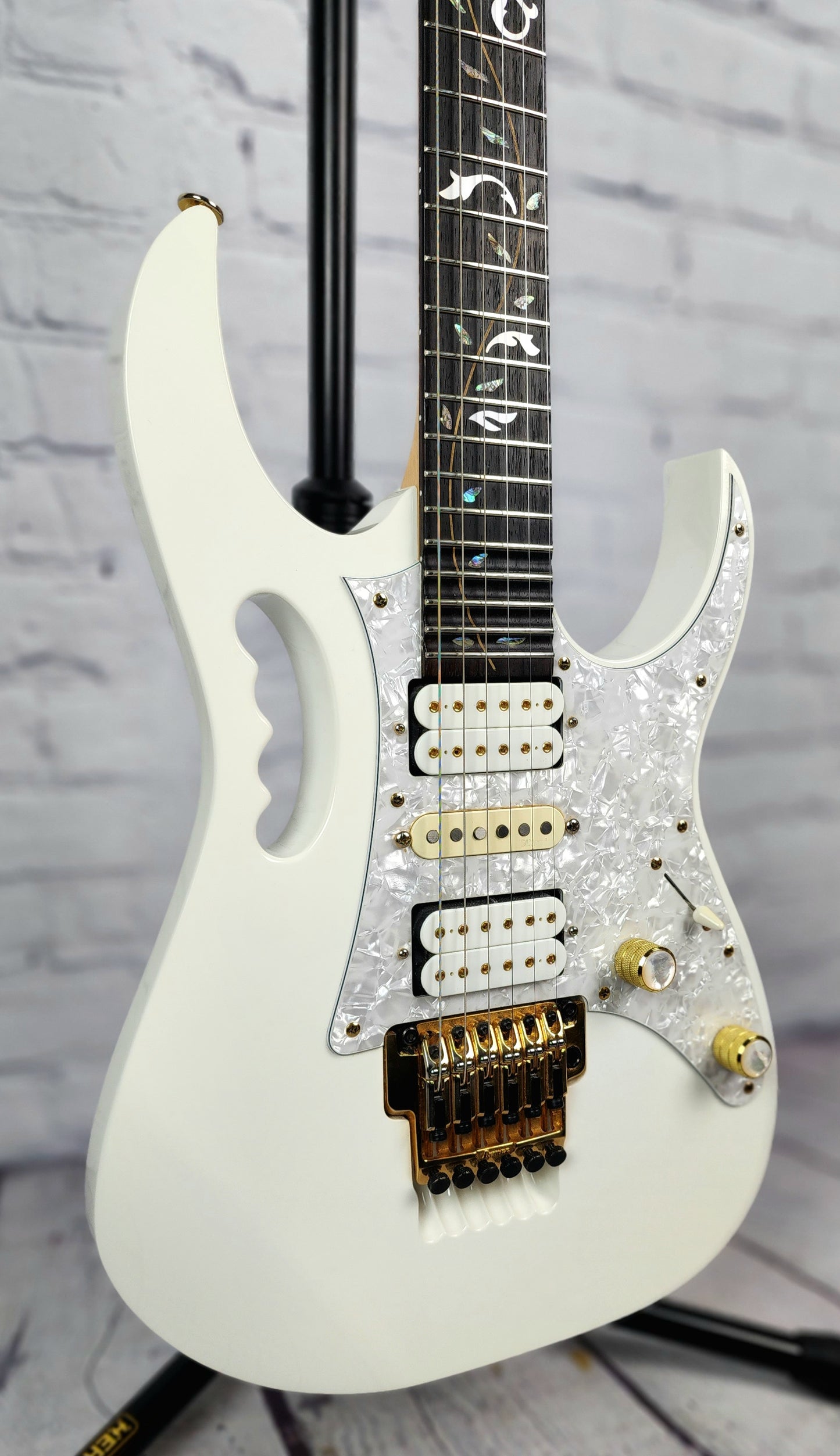 USED Ibanez Prestige JEM 7VWH Steve Vai Electric Guitar White