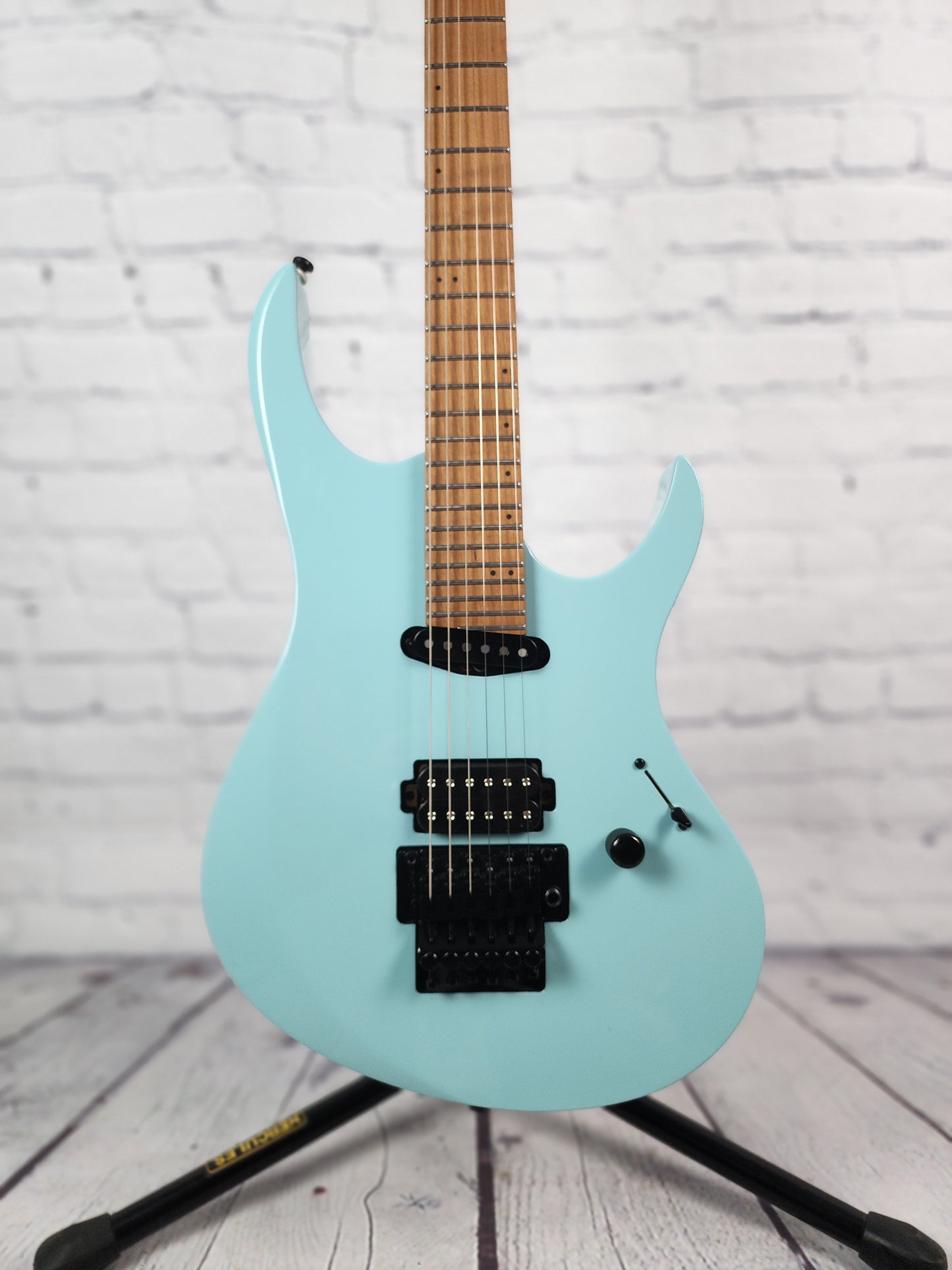 Balaguer Select Diablo Retro 27 6 String Electric Guitar Gloss Cerulean Blue Floyd