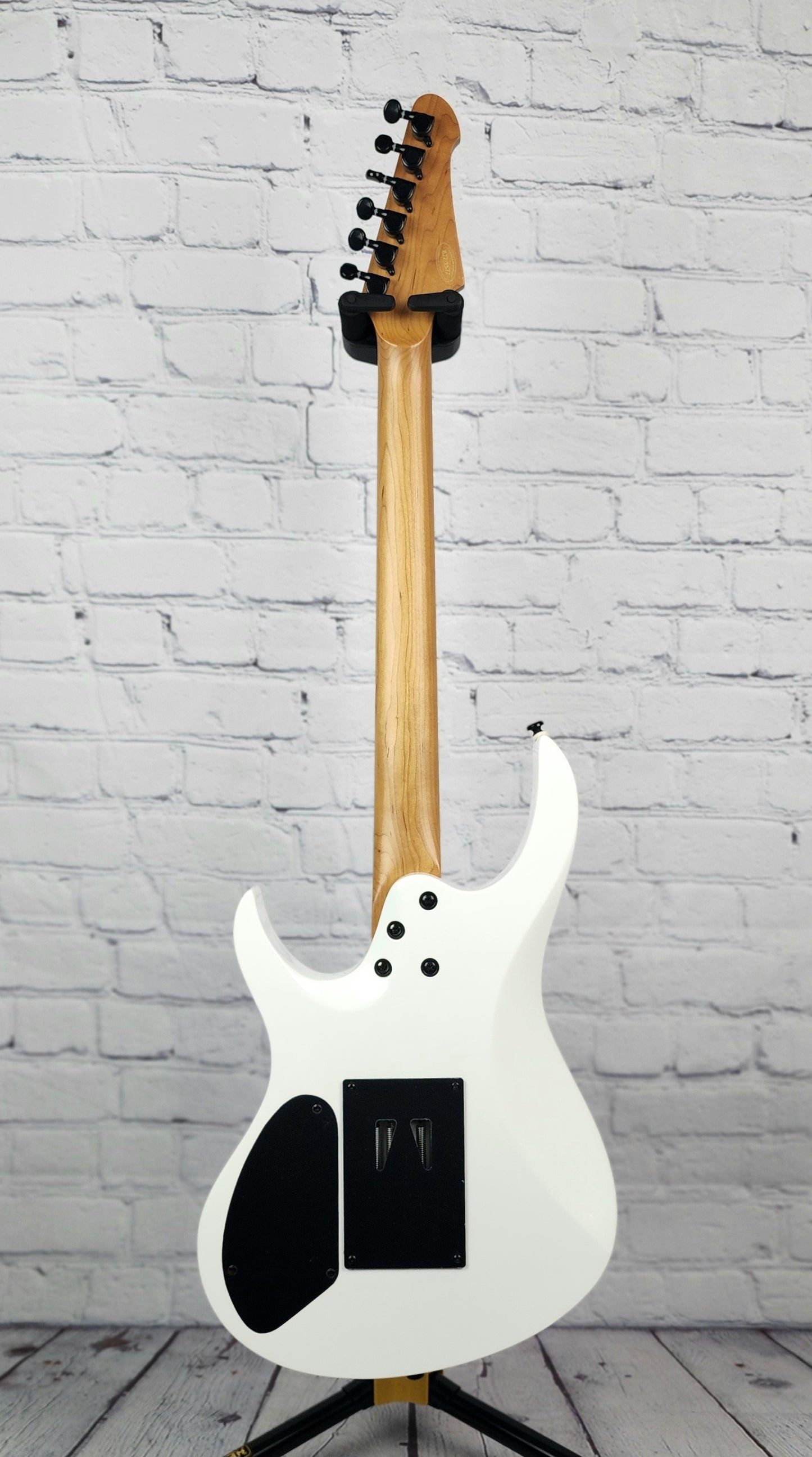 Balaguer Select Diablo Retro 27 6 String Electric Guitar Gloss Solid White Floyd