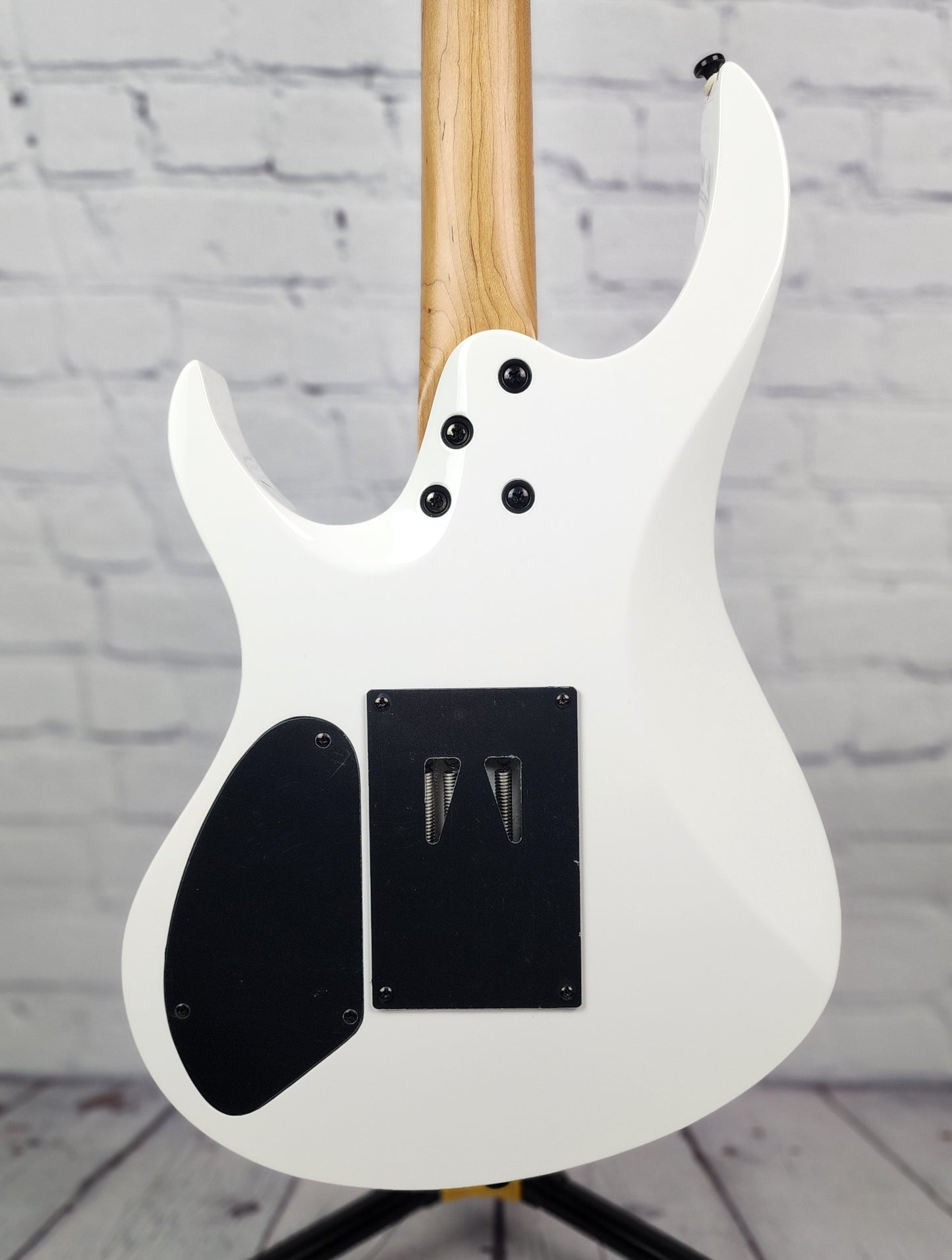 Balaguer Select Diablo Retro 27 6 String Electric Guitar Gloss Solid White Floyd