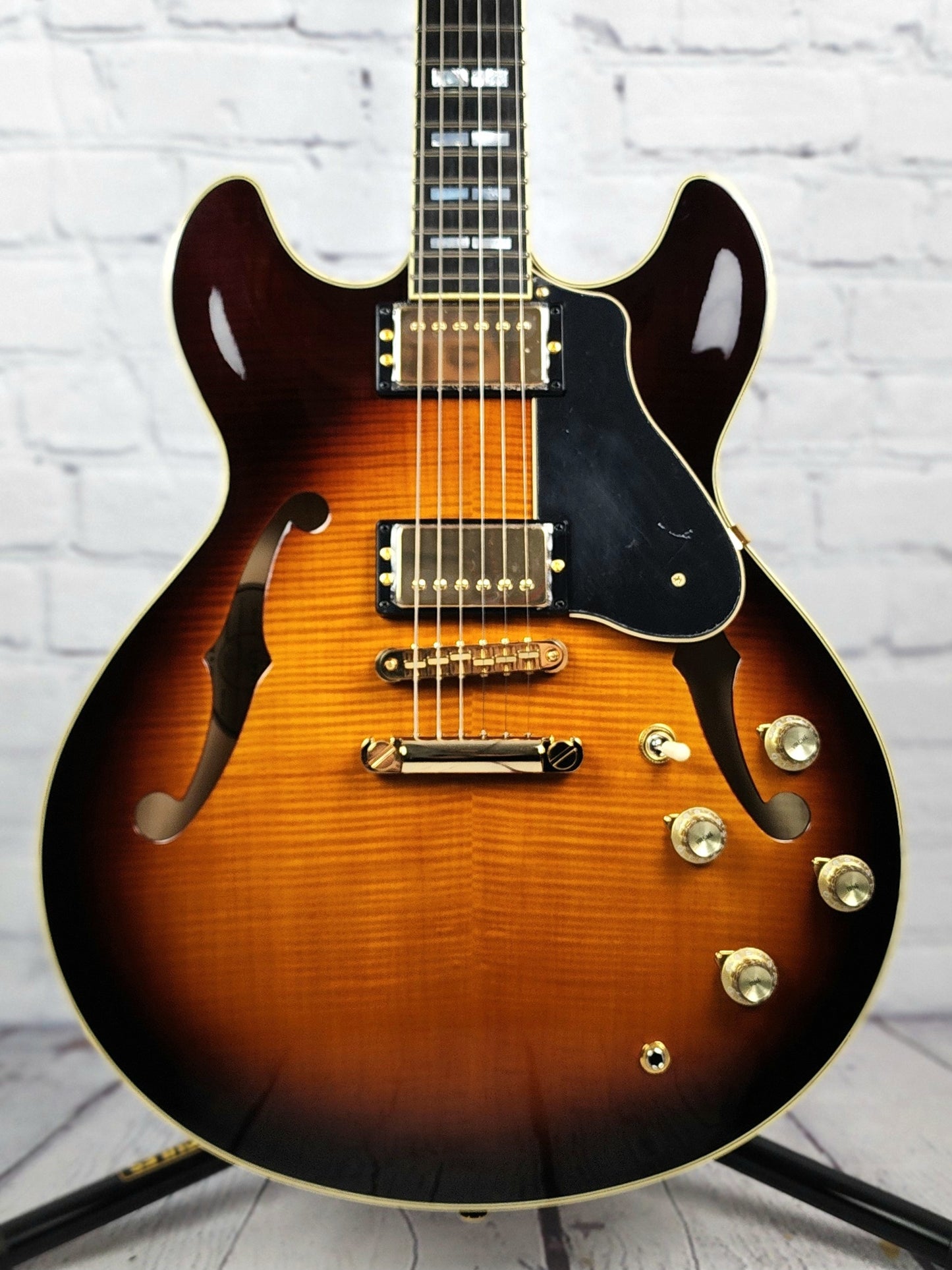 Yamaha SA2200 BS Japan Crafted Semi-Hollow Electric Guitar Brown Sunburst