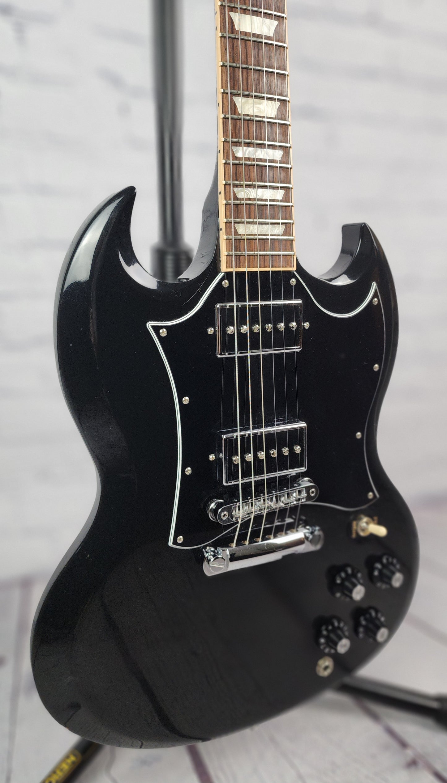 USED Gibson SG Standard 6 String Electric Guitar Ebony 2016